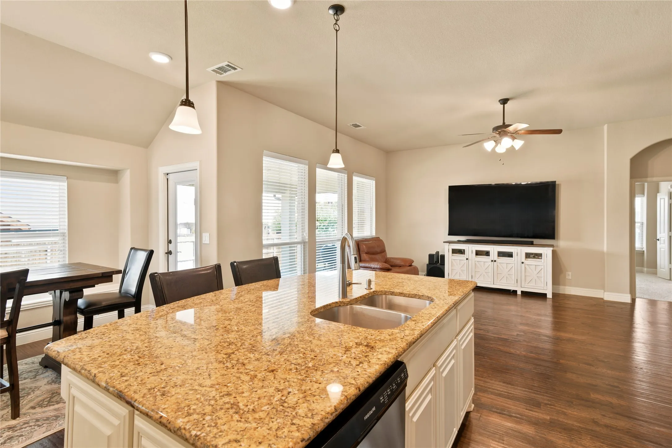 Single Family Residence For Sale in Collin County , 1501 Sherwood Drive, Anna, Texas 75409, 4 Bedroom, 2 Bathroom, 2 Garage spaces, 2,303 Sqft, built in 2018, mls#21338999, Real Estate Agent in Anna, Homes For Sale in Collin county, Homes For Sale in Anna, Realtor in Anna Texas, Real Estate Brokerage Independent Realty Texas, Luminita Cordes Realtor