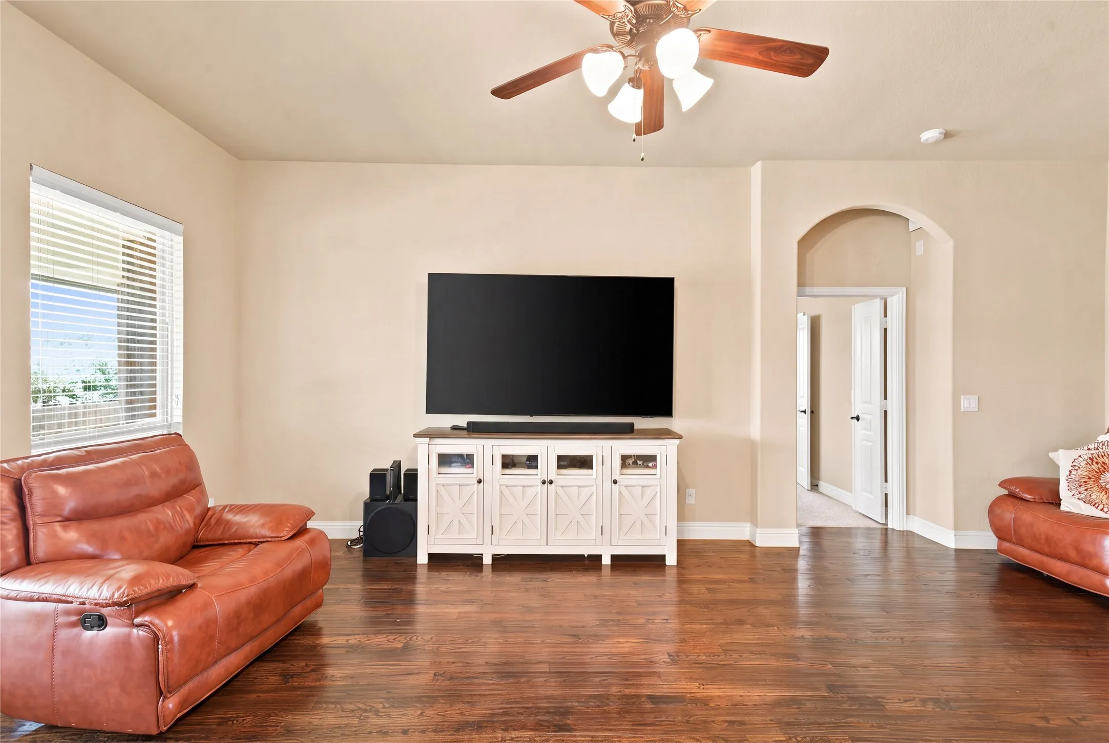 Single Family Residence For Sale in Collin County , 1501 Sherwood Drive, Anna, Texas 75409, 4 Bedroom, 2 Bathroom, 2 Garage spaces, 2,303 Sqft, built in 2018, mls#21338999, Real Estate Agent in Anna, Homes For Sale in Collin county, Homes For Sale in Anna, Realtor in Anna Texas, Real Estate Brokerage Independent Realty Texas, Luminita Cordes Realtor