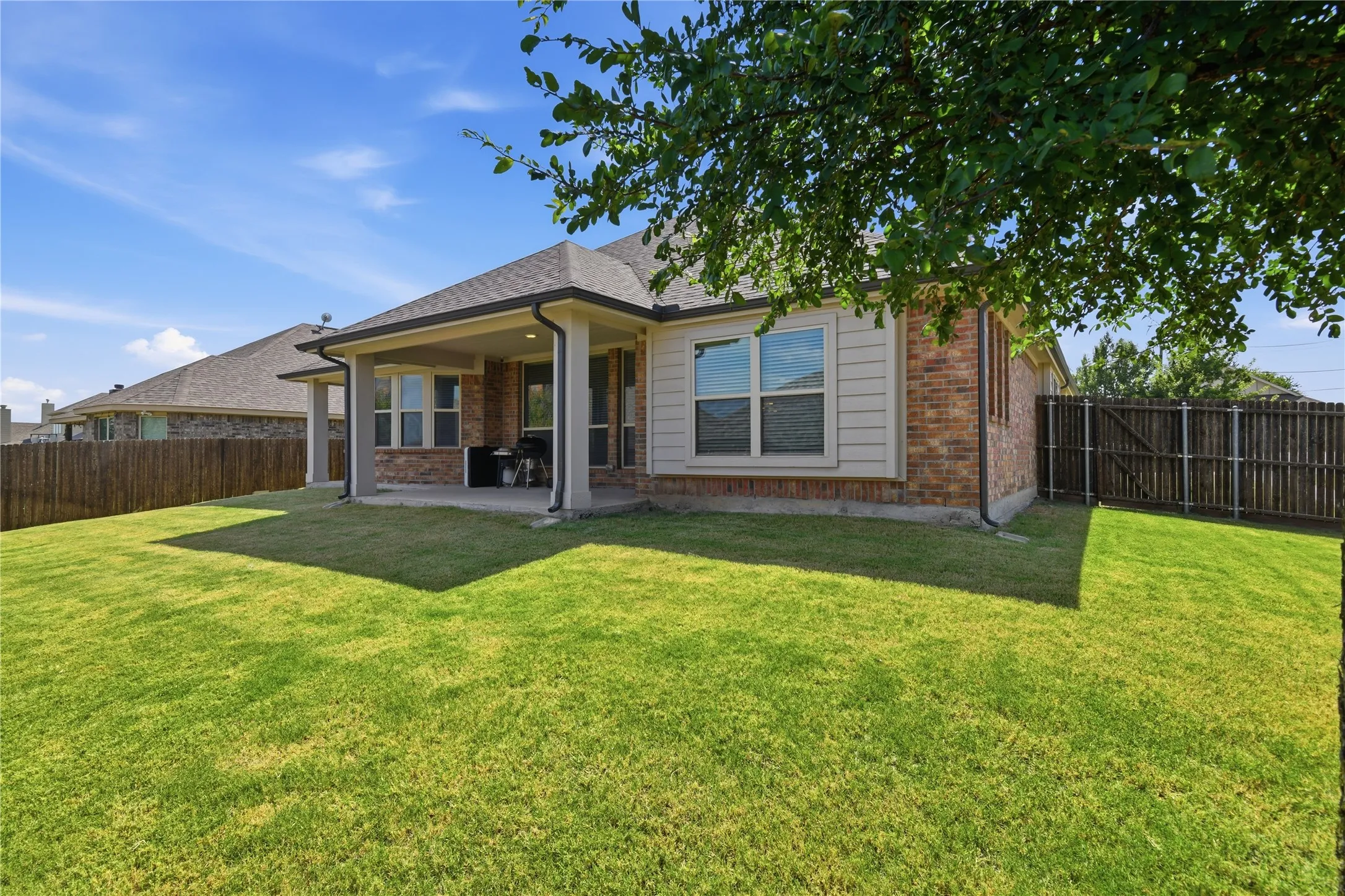 Single Family Residence For Sale in Collin County , 1501 Sherwood Drive, Anna, Texas 75409, 4 Bedroom, 2 Bathroom, 2 Garage spaces, 2,303 Sqft, built in 2018, mls#21338999, Real Estate Agent in Anna, Homes For Sale in Collin county, Homes For Sale in Anna, Realtor in Anna Texas, Real Estate Brokerage Independent Realty Texas, Luminita Cordes Realtor