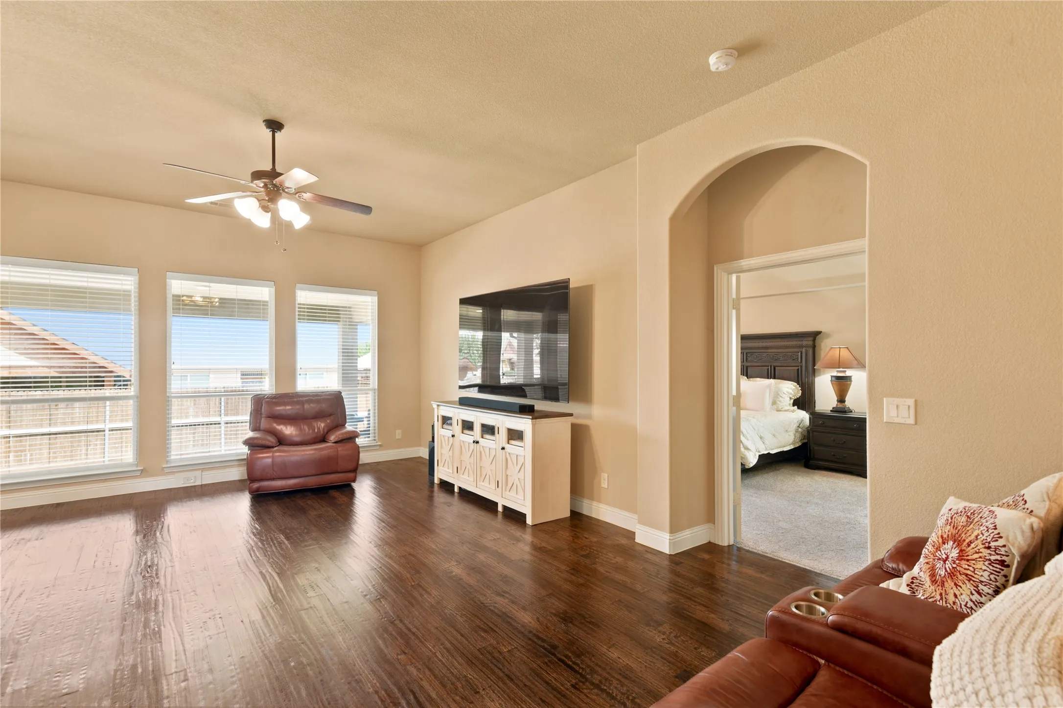 Single Family Residence For Sale in Collin County , 1501 Sherwood Drive, Anna, Texas 75409, 4 Bedroom, 2 Bathroom, 2 Garage spaces, 2,303 Sqft, built in 2018, mls#21338999, Real Estate Agent in Anna, Homes For Sale in Collin county, Homes For Sale in Anna, Realtor in Anna Texas, Real Estate Brokerage Independent Realty Texas, Luminita Cordes Realtor