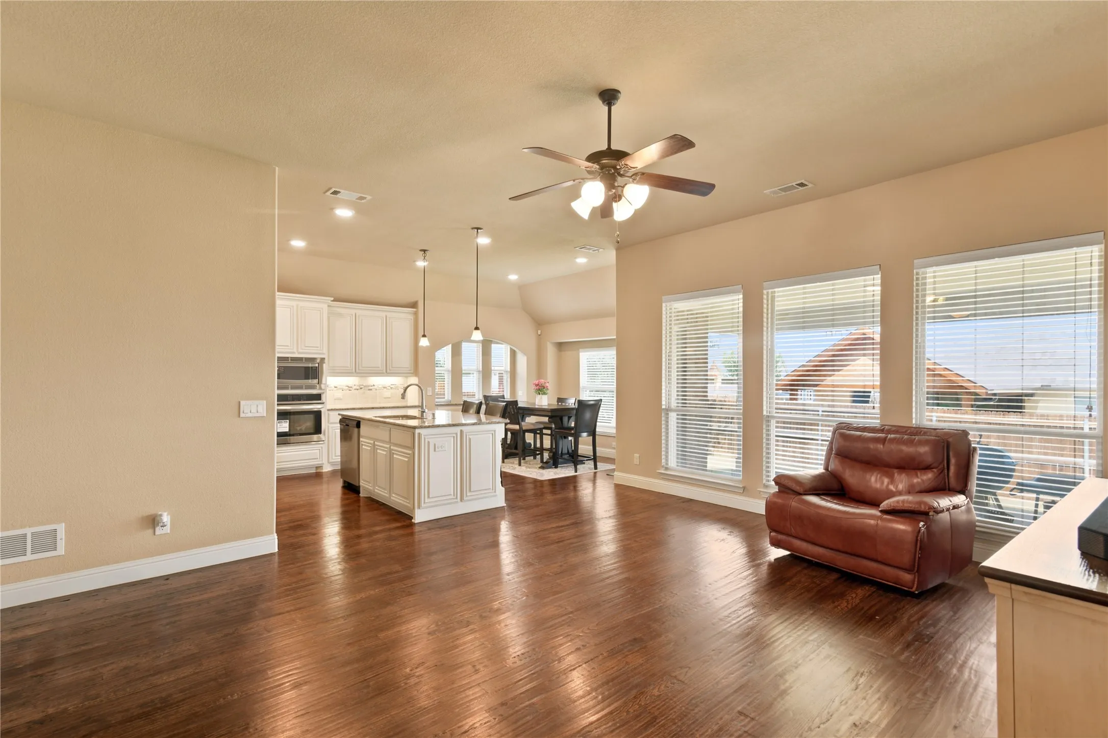 Single Family Residence For Sale in Collin County , 1501 Sherwood Drive, Anna, Texas 75409, 4 Bedroom, 2 Bathroom, 2 Garage spaces, 2,303 Sqft, built in 2018, mls#21338999, Real Estate Agent in Anna, Homes For Sale in Collin county, Homes For Sale in Anna, Realtor in Anna Texas, Real Estate Brokerage Independent Realty Texas, Luminita Cordes Realtor