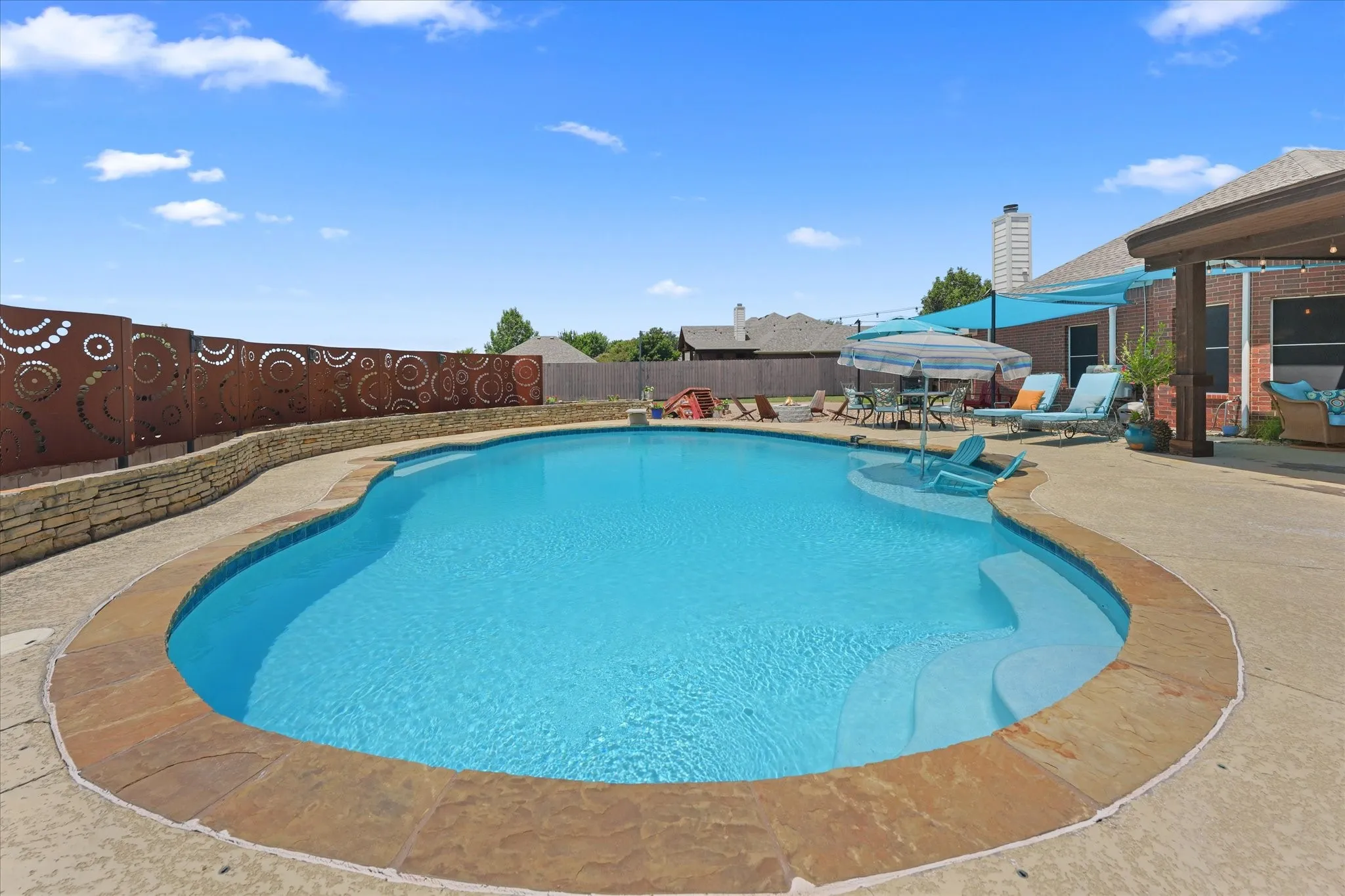 Single Family Residence For Sale in Ellis County , 112 Springfield Lane, Red Oak, Texas 75165, 4 Bedroom, 3 Bathroom, 2 Garage spaces, 2,469 Sqft, built in 2004, mls#21338413, Real Estate Agent in Red Oak, Homes For Sale in Ellis county, Homes For Sale in Red Oak, Realtor in Red Oak Texas, Real Estate Brokerage Independent Realty Texas, Luminita Cordes Realtor
