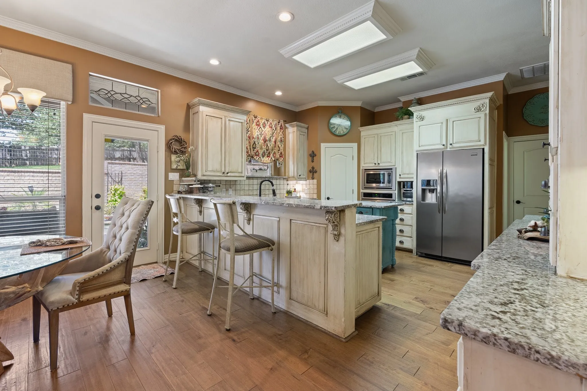Single Family Residence For Sale in Johnson County , 2829 Donnybrook Drive, Burleson, Texas 76028, 4 Bedroom, 4 Bathroom, 3 Garage spaces, 3,318 Sqft, built in 1999, mls#21337249, Real Estate Agent in Burleson, Homes For Sale in Johnson county, Homes For Sale in Burleson, Realtor in Burleson Texas, Real Estate Brokerage Independent Realty Texas, Luminita Cordes Realtor