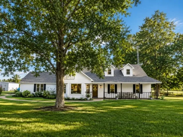 Single Family Residence For Sale in Hunt County , 1817 County Road 3327, Greenville, Texas 75402, 5 Bedroom, 3 Bathroom, 2 Garage spaces, 2,696 Sqft, built in 1987, Price $499,900, mls#21338897, Real Estate Agent in Greenville, Homes For Sale in Hunt county, Homes For Sale in Greenville, Realtor in Greenville Texas, Real Estate Brokerage Independent Realty Texas, Luminita Cordes Realtor