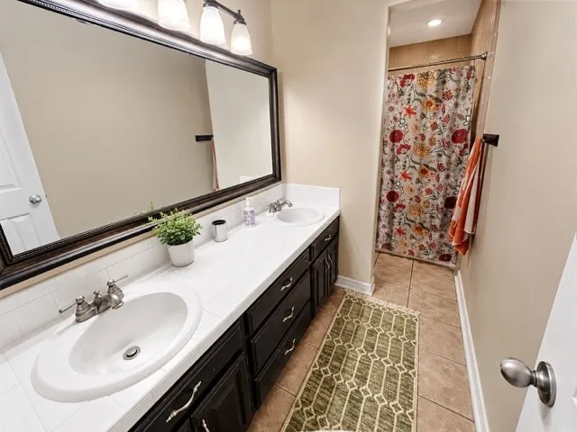Single Family Residence For Sale in Hunt County , 1817 County Road 3327, Greenville, Texas 75402, 5 Bedroom, 3 Bathroom, 2 Garage spaces, 2,696 Sqft, built in 1987, Price $499,900, mls#21338897, Real Estate Agent in Greenville, Homes For Sale in Hunt county, Homes For Sale in Greenville, Realtor in Greenville Texas, Real Estate Brokerage Independent Realty Texas, Luminita Cordes Realtor