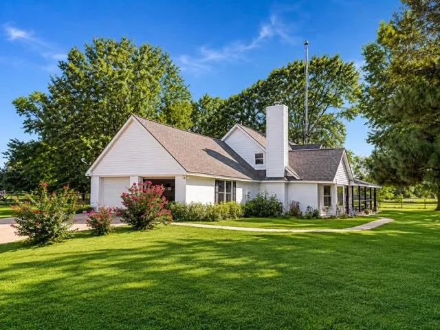 Single Family Residence For Sale in Hunt County , 1817 County Road 3327, Greenville, Texas 75402, 5 Bedroom, 3 Bathroom, 2 Garage spaces, 2,696 Sqft, built in 1987, Price $499,900, mls#21338897, Real Estate Agent in Greenville, Homes For Sale in Hunt county, Homes For Sale in Greenville, Realtor in Greenville Texas, Real Estate Brokerage Independent Realty Texas, Luminita Cordes Realtor