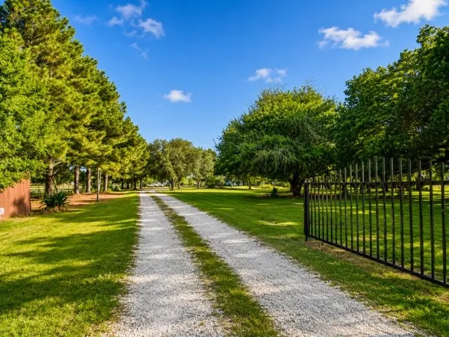 Single Family Residence For Sale in Hunt County , 1817 County Road 3327, Greenville, Texas 75402, 5 Bedroom, 3 Bathroom, 2 Garage spaces, 2,696 Sqft, built in 1987, Price $499,900, mls#21338897, Real Estate Agent in Greenville, Homes For Sale in Hunt county, Homes For Sale in Greenville, Realtor in Greenville Texas, Real Estate Brokerage Independent Realty Texas, Luminita Cordes Realtor