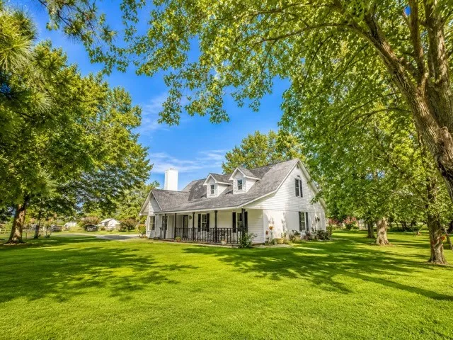 Single Family Residence For Sale in Hunt County , 1817 County Road 3327, Greenville, Texas 75402, 5 Bedroom, 3 Bathroom, 2 Garage spaces, 2,696 Sqft, built in 1987, Price $499,900, mls#21338897, Real Estate Agent in Greenville, Homes For Sale in Hunt county, Homes For Sale in Greenville, Realtor in Greenville Texas, Real Estate Brokerage Independent Realty Texas, Luminita Cordes Realtor