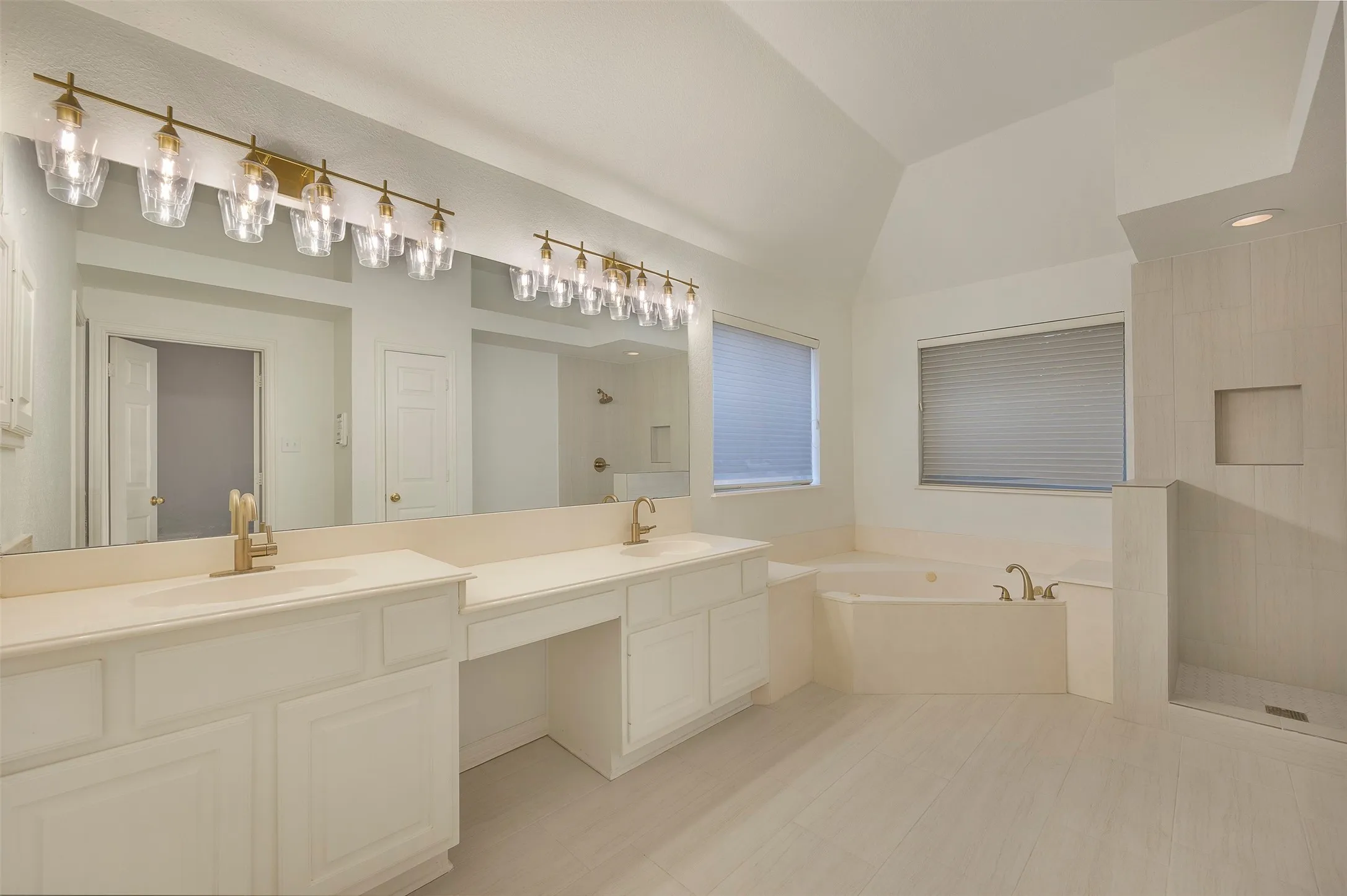 Single Family Residence For Rent in Tarrant County , 109 Killdeer Court, Southlake, Texas 76092, 4 Bedroom, 4 Bathroom, 3 Garage spaces, 2,876 Sqft, built in 1995, mls#21339047, Real Estate Agent in Southlake, Homes For Rent in Tarrant county, Homes For Rent in Southlake, Realtor in Southlake Texas, Real Estate Brokerage Independent Realty Texas, Luminita Cordes Realtor