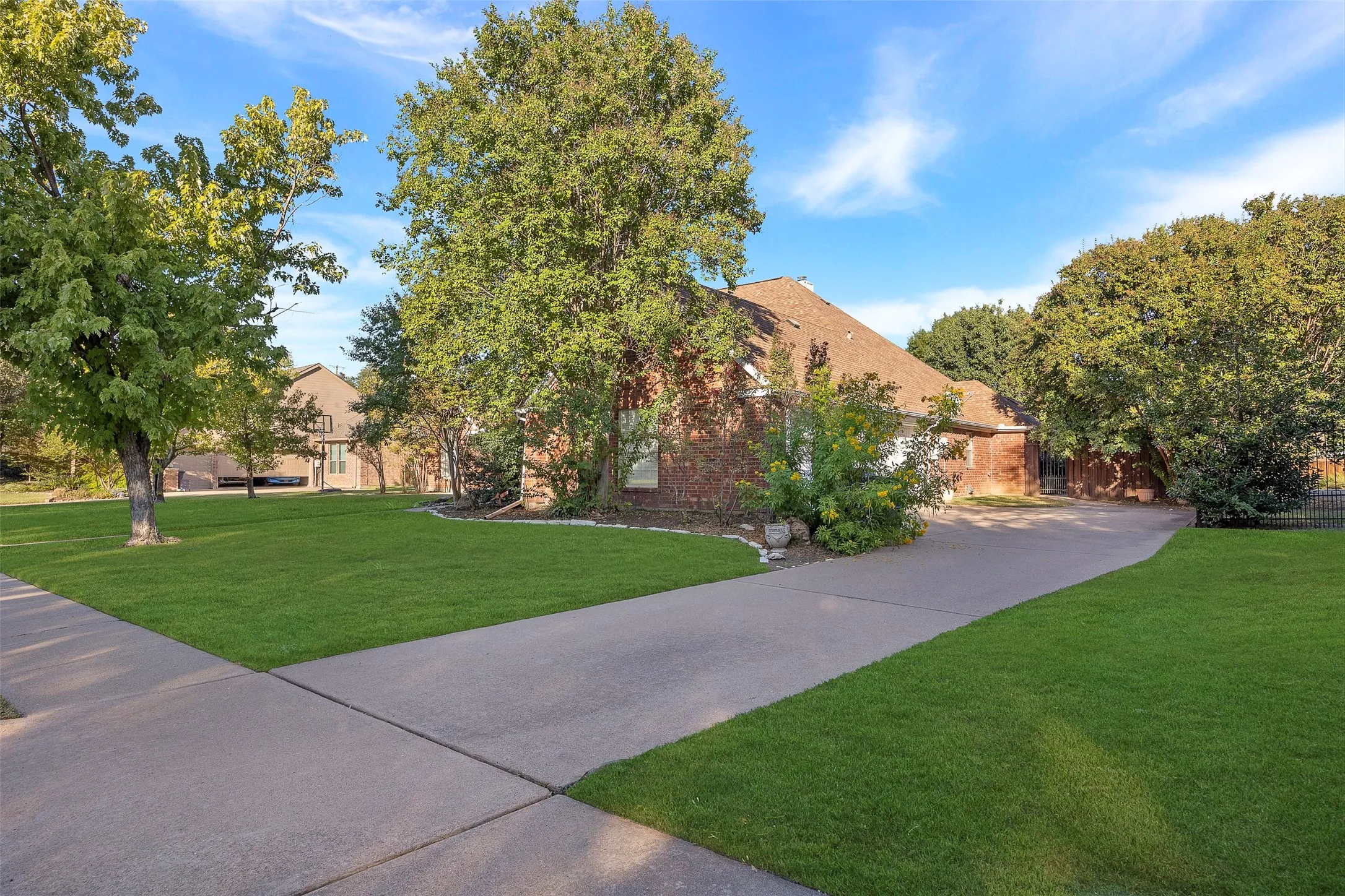 Single Family Residence For Rent in Tarrant County , 109 Killdeer Court, Southlake, Texas 76092, 4 Bedroom, 4 Bathroom, 3 Garage spaces, 2,876 Sqft, built in 1995, mls#21339047, Real Estate Agent in Southlake, Homes For Rent in Tarrant county, Homes For Rent in Southlake, Realtor in Southlake Texas, Real Estate Brokerage Independent Realty Texas, Luminita Cordes Realtor