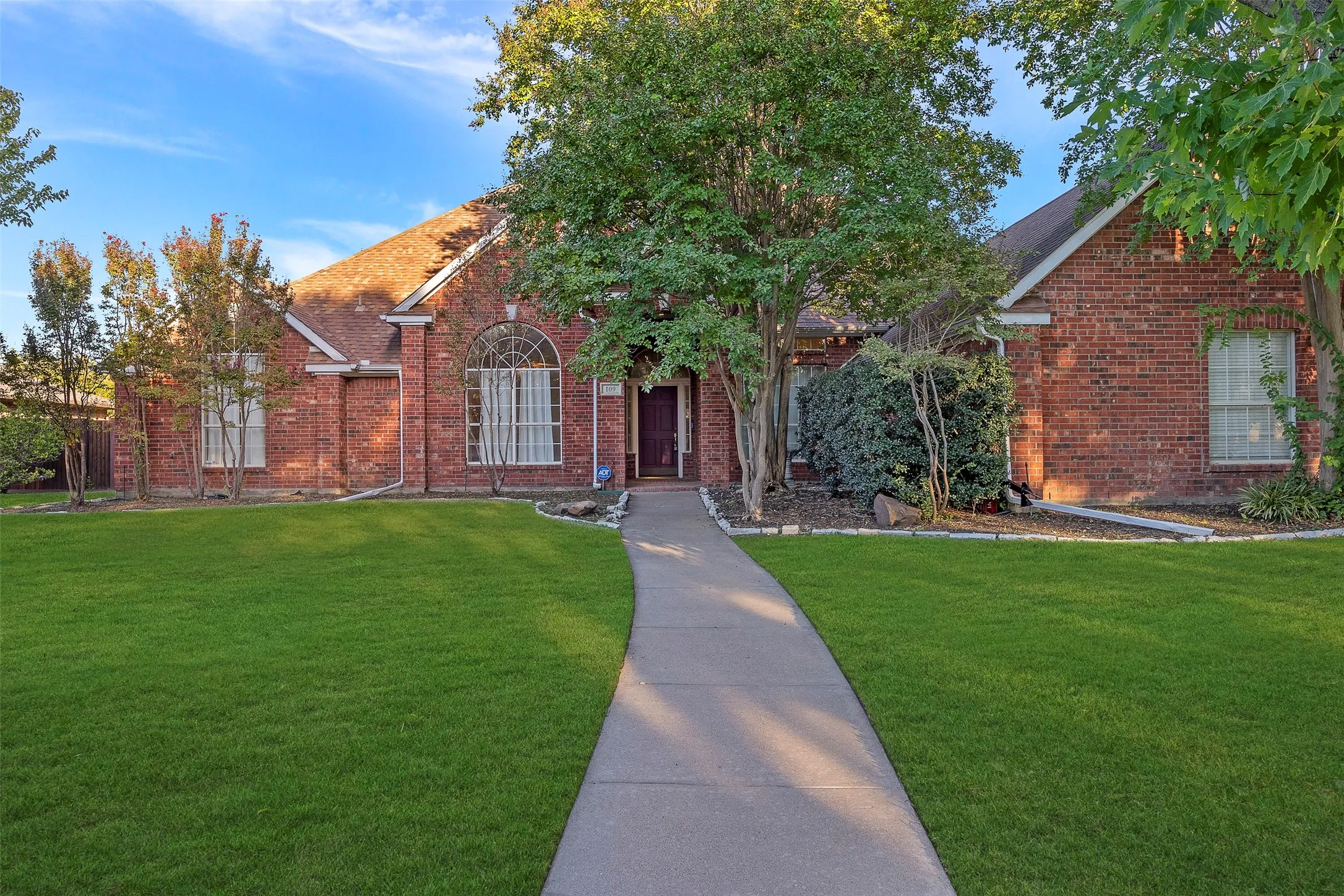 Single Family Residence For Rent in Tarrant County , 109 Killdeer Court, Southlake, Texas 76092, 4 Bedroom, 4 Bathroom, 3 Garage spaces, 2,876 Sqft, built in 1995, mls#21339047, Real Estate Agent in Southlake, Homes For Rent in Tarrant county, Homes For Rent in Southlake, Realtor in Southlake Texas, Real Estate Brokerage Independent Realty Texas, Luminita Cordes Realtor