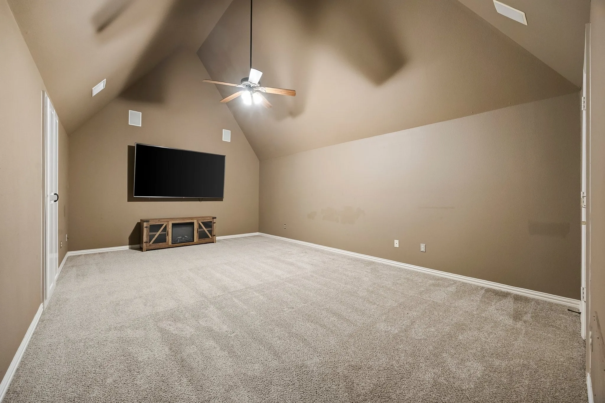 Single Family Residence For Sale in Rockwall County , 4796 Secret Cove, Rockwall, Texas 75032, 4 Bedroom, 3 Bathroom, 3 Garage spaces, 3,378 Sqft, built in 2005, mls#21324625, Real Estate Agent in Rockwall, Homes For Sale in Rockwall county, Homes For Sale in Rockwall, Realtor in Rockwall Texas, Real Estate Brokerage Independent Realty Texas, Luminita Cordes Realtor