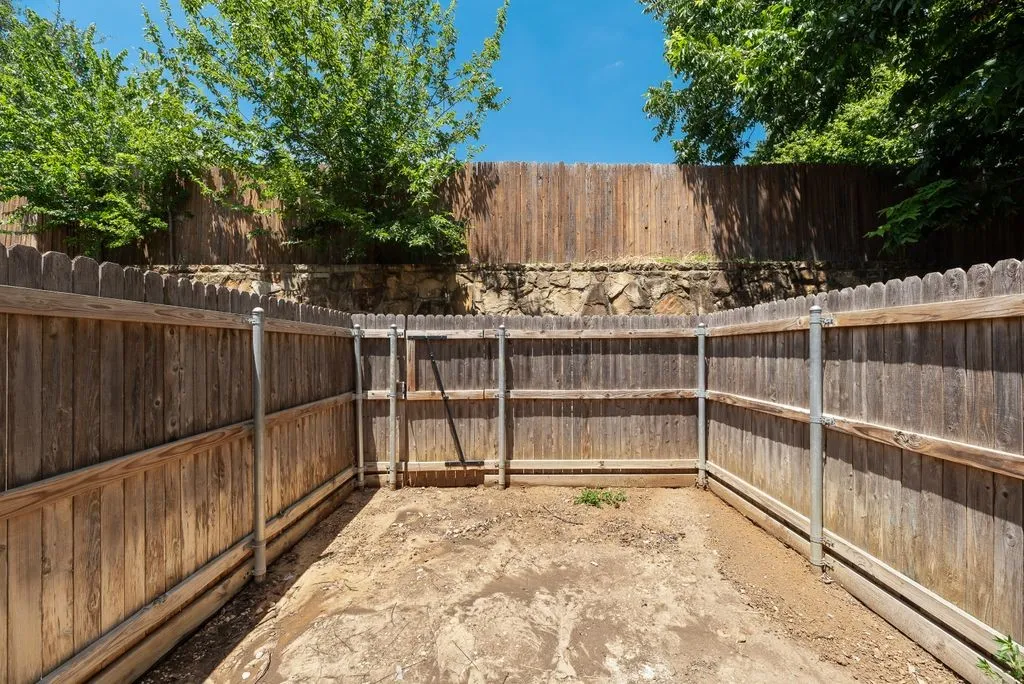 Single Family Residence For Sale in Tarrant County , 28 Abbey Road, Euless, Texas 76039, 1 Bedroom, 2 Bathroom, Garage spaces, 924 Sqft, built in 1983, mls#21338861, Real Estate Agent in Euless, Homes For Sale in Tarrant county, Homes For Sale in Euless, Realtor in Euless Texas, Real Estate Brokerage Independent Realty Texas, Luminita Cordes Realtor