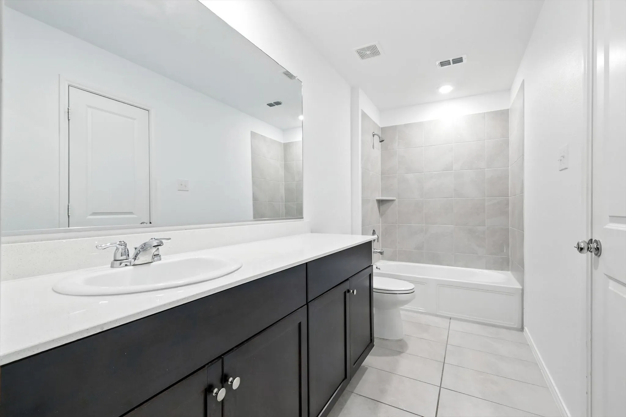 Single Family Residence For Rent in Dallas County , 1653 Bluff View Drive, Hutchins, Texas 75141, 3 Bedrooms, 2 Bathrooms, 2 Garage spaces, 1,325 Sqft, built in 2023, Price $2,200, mls#21339060, Real Estate Agent in Hutchins, Homes For Rent in Dallas county, Homes For Rent in Hutchins, Realtor in Hutchins Texas, Real Estate Brokerage Independent Realty Texas, Luminita Cordes Realtor