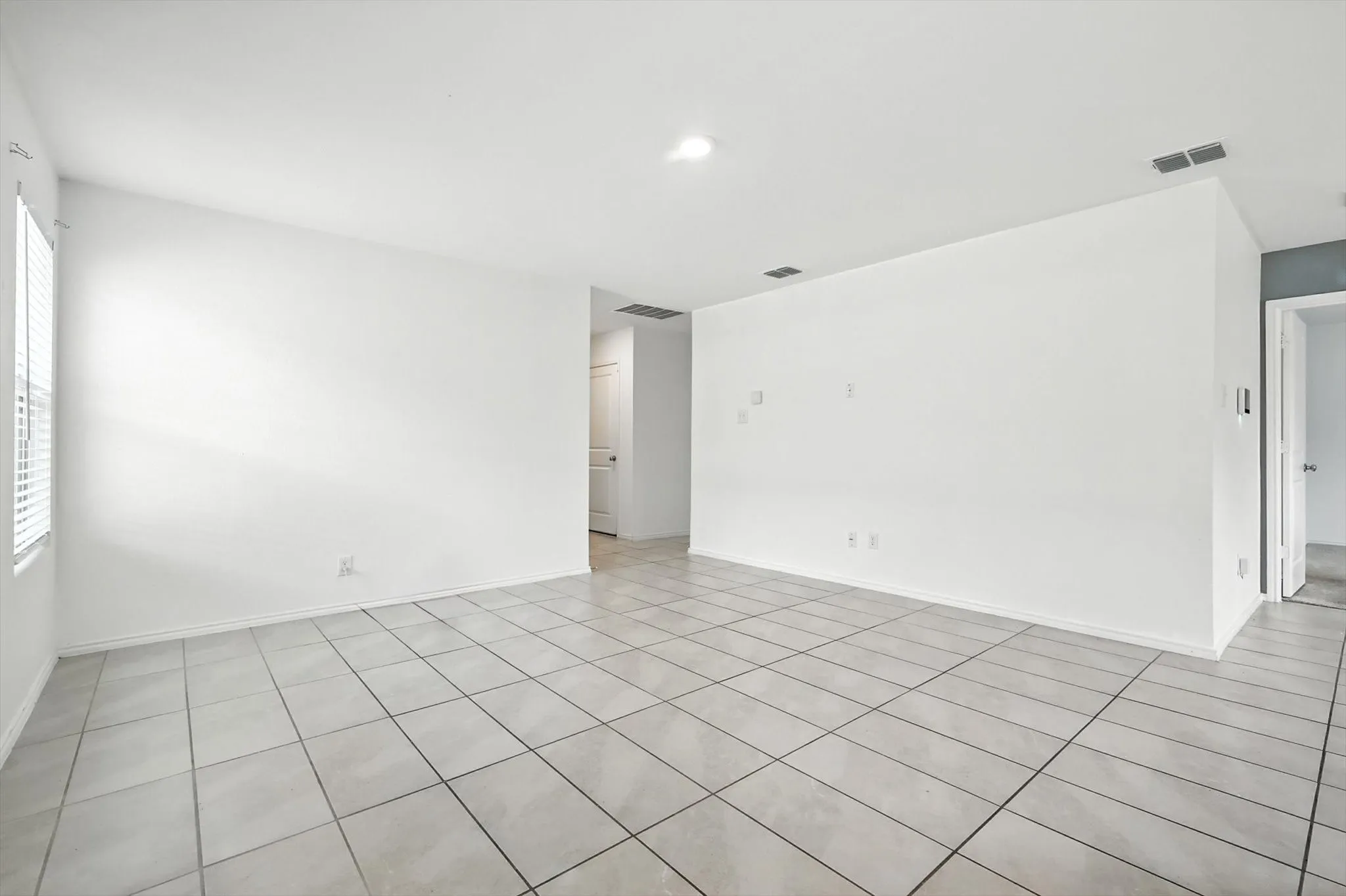 Single Family Residence For Rent in Dallas County , 1653 Bluff View Drive, Hutchins, Texas 75141, 3 Bedrooms, 2 Bathrooms, 2 Garage spaces, 1,325 Sqft, built in 2023, Price $2,200, mls#21339060, Real Estate Agent in Hutchins, Homes For Rent in Dallas county, Homes For Rent in Hutchins, Realtor in Hutchins Texas, Real Estate Brokerage Independent Realty Texas, Luminita Cordes Realtor