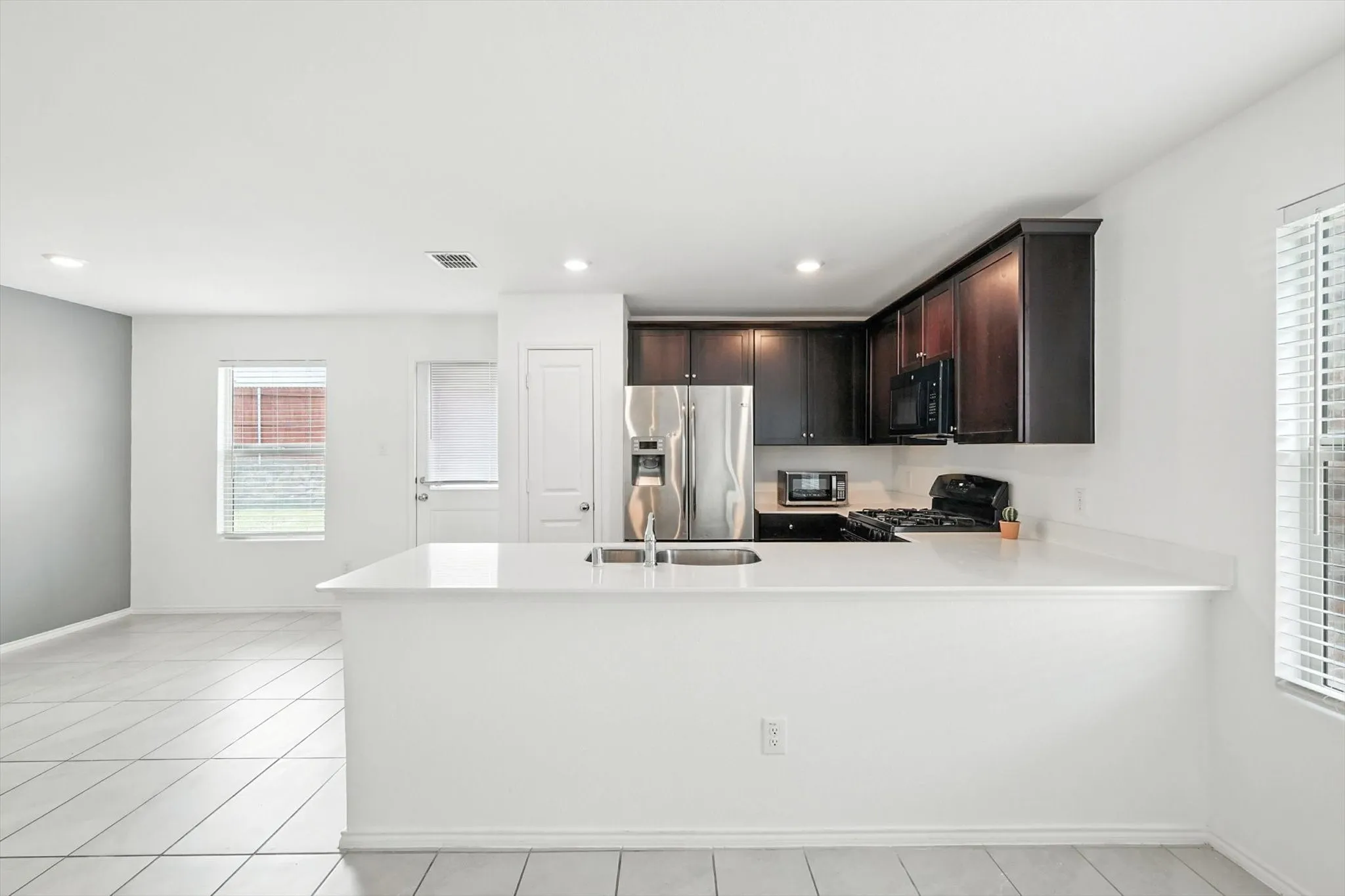 Single Family Residence For Rent in Dallas County , 1653 Bluff View Drive, Hutchins, Texas 75141, 3 Bedrooms, 2 Bathrooms, 2 Garage spaces, 1,325 Sqft, built in 2023, Price $2,200, mls#21339060, Real Estate Agent in Hutchins, Homes For Rent in Dallas county, Homes For Rent in Hutchins, Realtor in Hutchins Texas, Real Estate Brokerage Independent Realty Texas, Luminita Cordes Realtor