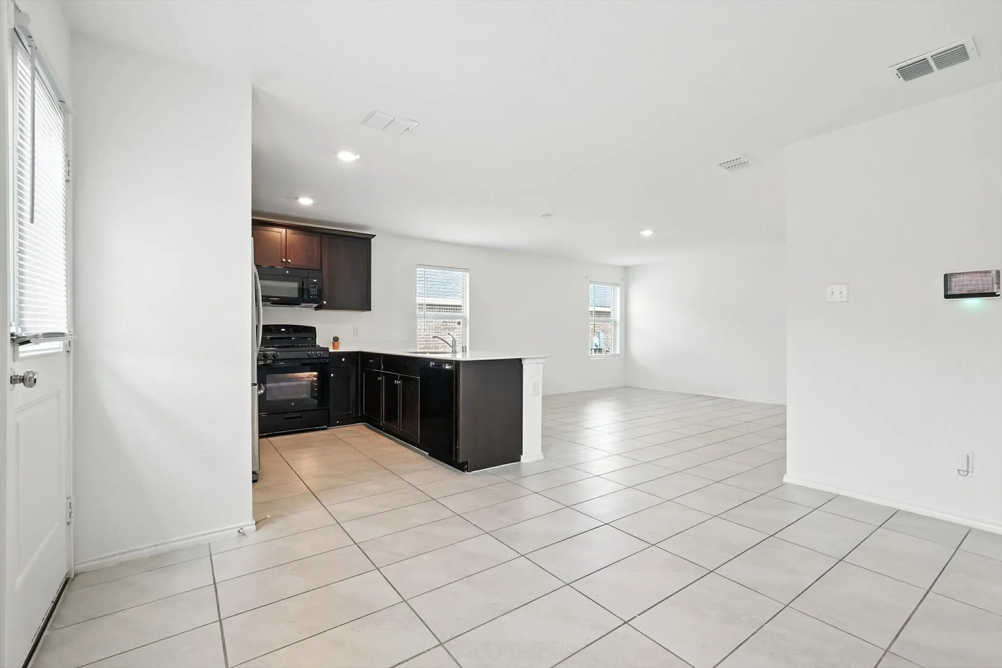 Single Family Residence For Rent in Dallas County , 1653 Bluff View Drive, Hutchins, Texas 75141, 3 Bedrooms, 2 Bathrooms, 2 Garage spaces, 1,325 Sqft, built in 2023, Price $2,200, mls#21339060, Real Estate Agent in Hutchins, Homes For Rent in Dallas county, Homes For Rent in Hutchins, Realtor in Hutchins Texas, Real Estate Brokerage Independent Realty Texas, Luminita Cordes Realtor