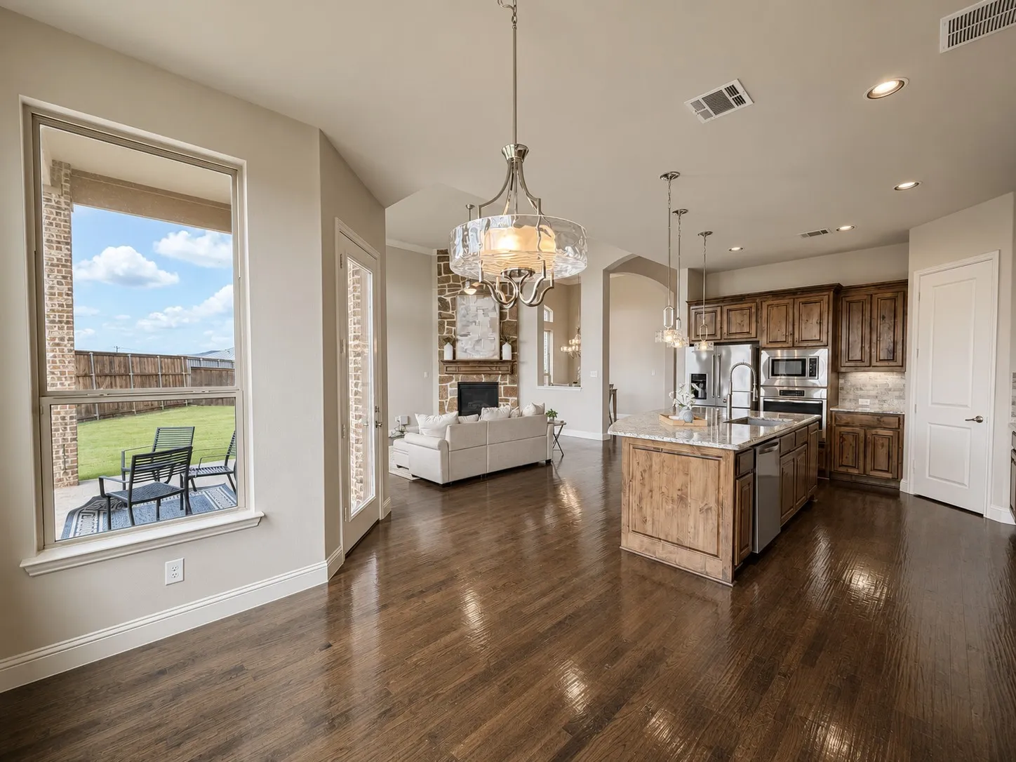 Single Family Residence For Sale in Denton County , 2689 Forest Breeze Drive, Frisco, Texas 75034, 5 Bedroom, 4 Bathroom, 3 Garage spaces, 4,051 Sqft, built in 2014, mls#21338749, Real Estate Agent in Frisco, Homes For Sale in Denton county, Homes For Sale in Frisco, Realtor in Frisco Texas, Real Estate Brokerage Independent Realty Texas, Luminita Cordes Realtor
