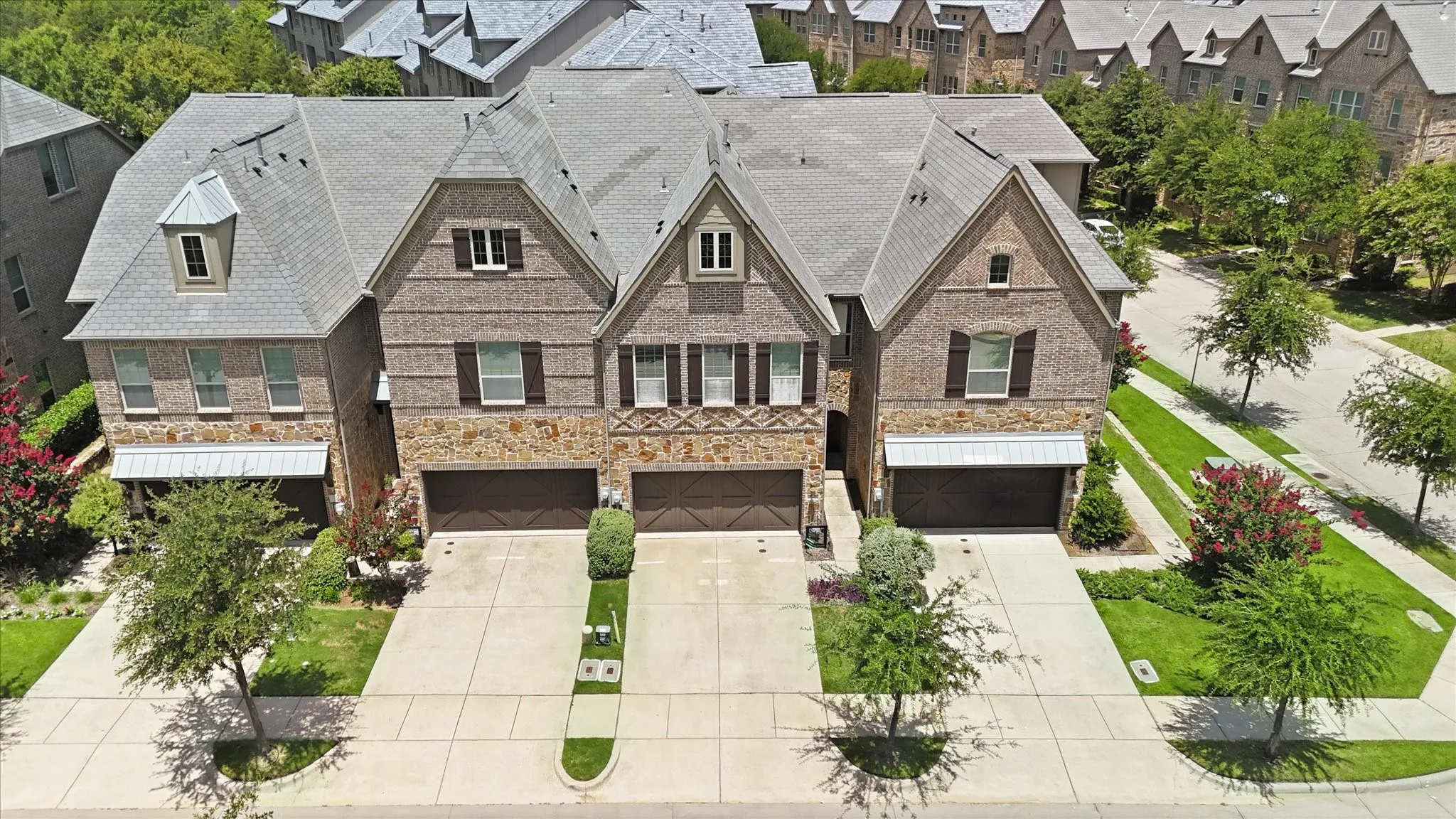 Townhouse For Sale in Dallas County , 521 Reale Drive, Irving, Texas 75039, 3 Bedroom, 4 Bathroom, 2 Garage spaces, 2,610 Sqft, built in 2016, mls#21338550, Real Estate Agent in Irving, Homes For Sale in Dallas county, Homes For Sale in Irving, Realtor in Irving Texas, Real Estate Brokerage Independent Realty Texas, Luminita Cordes Realtor