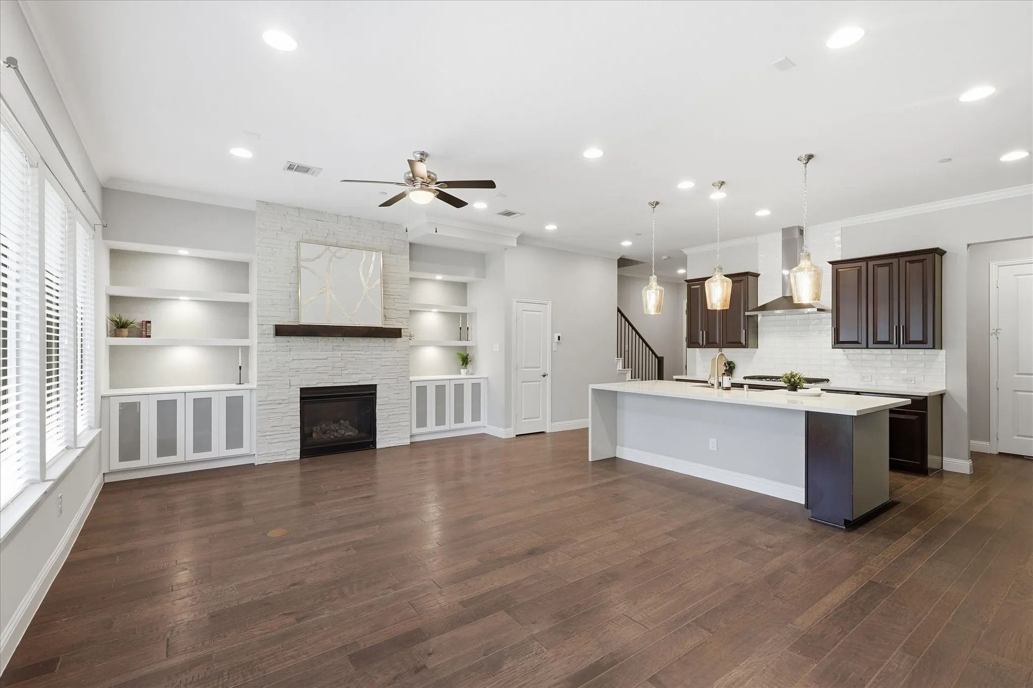Townhouse For Sale in Dallas County , 521 Reale Drive, Irving, Texas 75039, 3 Bedroom, 4 Bathroom, 2 Garage spaces, 2,610 Sqft, built in 2016, mls#21338550, Real Estate Agent in Irving, Homes For Sale in Dallas county, Homes For Sale in Irving, Realtor in Irving Texas, Real Estate Brokerage Independent Realty Texas, Luminita Cordes Realtor