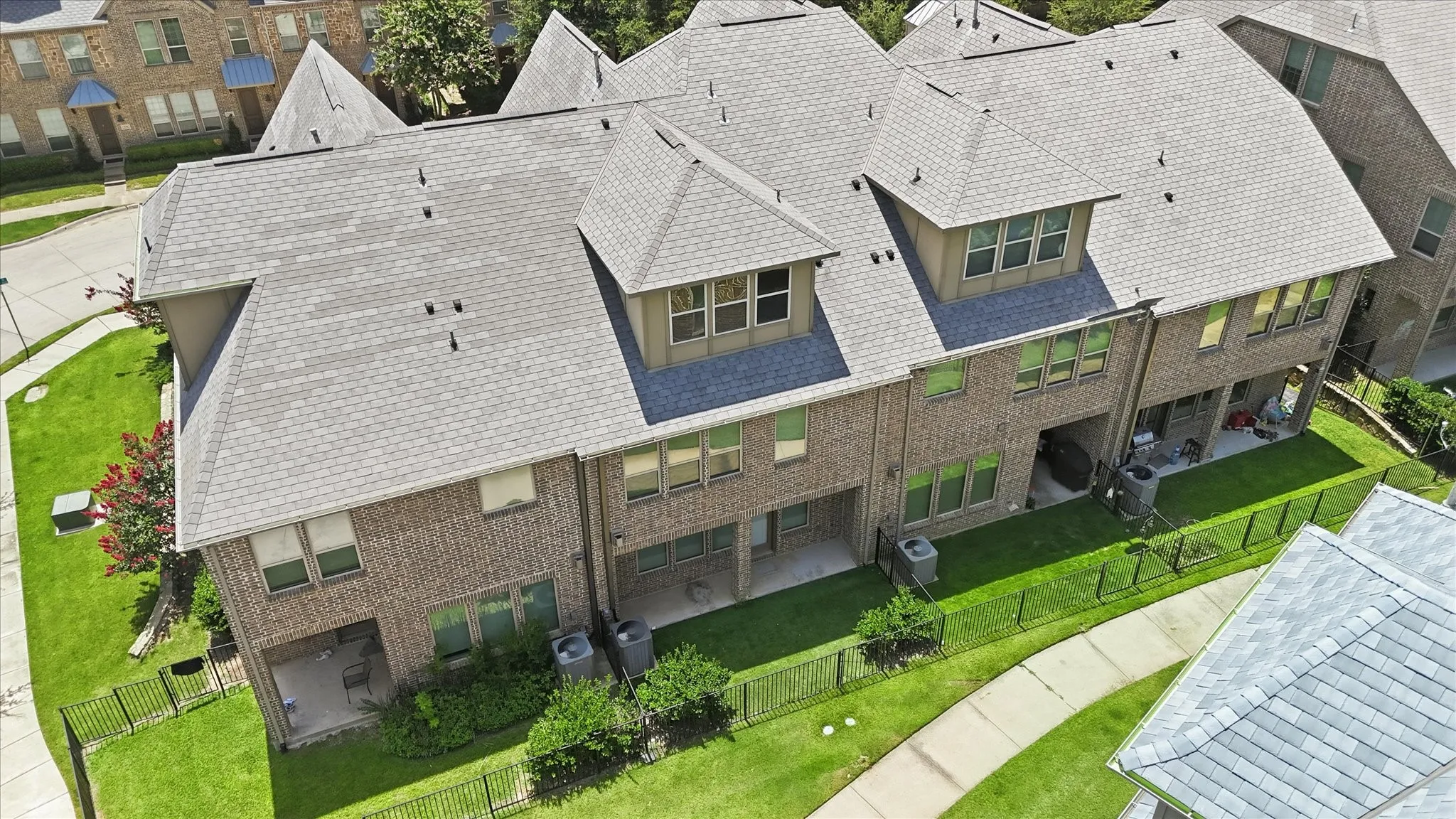 Townhouse For Sale in Dallas County , 521 Reale Drive, Irving, Texas 75039, 3 Bedroom, 4 Bathroom, 2 Garage spaces, 2,610 Sqft, built in 2016, mls#21338550, Real Estate Agent in Irving, Homes For Sale in Dallas county, Homes For Sale in Irving, Realtor in Irving Texas, Real Estate Brokerage Independent Realty Texas, Luminita Cordes Realtor