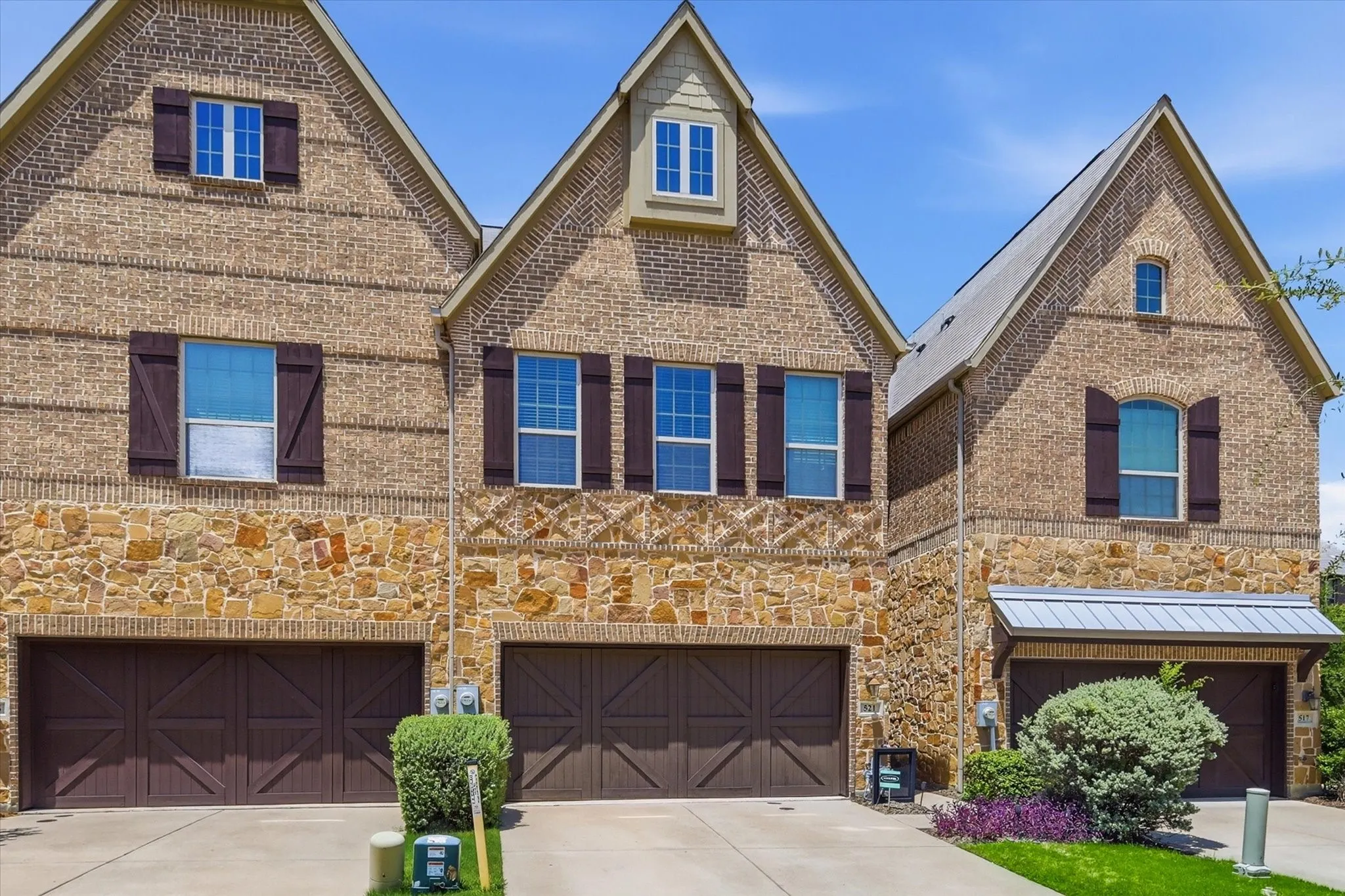 Townhouse For Sale in Dallas County , 521 Reale Drive, Irving, Texas 75039, 3 Bedroom, 4 Bathroom, 2 Garage spaces, 2,610 Sqft, built in 2016, mls#21338550, Real Estate Agent in Irving, Homes For Sale in Dallas county, Homes For Sale in Irving, Realtor in Irving Texas, Real Estate Brokerage Independent Realty Texas, Luminita Cordes Realtor
