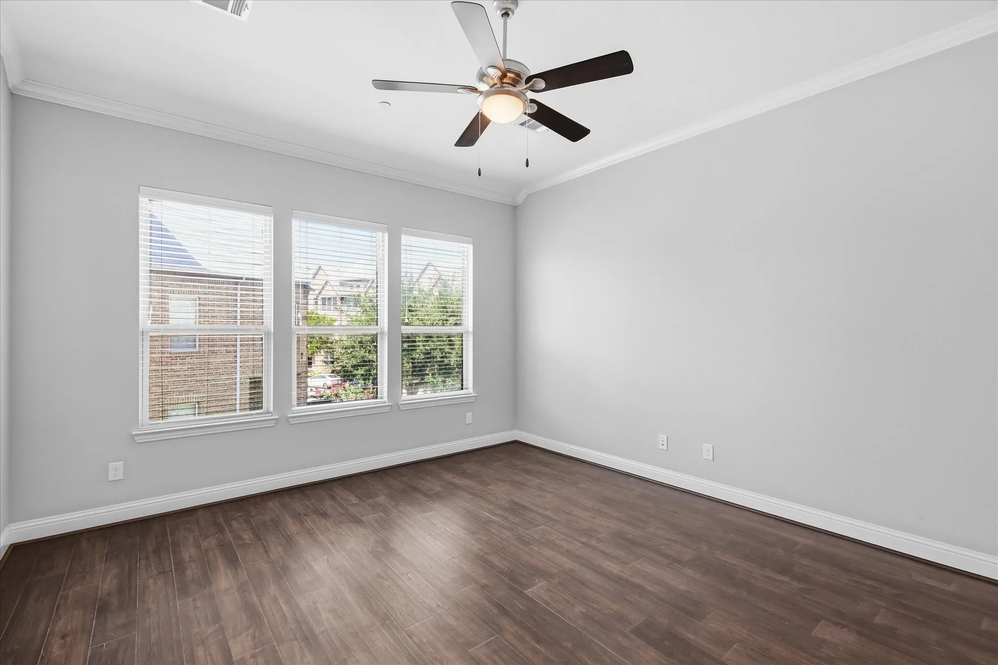 Townhouse For Sale in Dallas County , 521 Reale Drive, Irving, Texas 75039, 3 Bedroom, 4 Bathroom, 2 Garage spaces, 2,610 Sqft, built in 2016, mls#21338550, Real Estate Agent in Irving, Homes For Sale in Dallas county, Homes For Sale in Irving, Realtor in Irving Texas, Real Estate Brokerage Independent Realty Texas, Luminita Cordes Realtor
