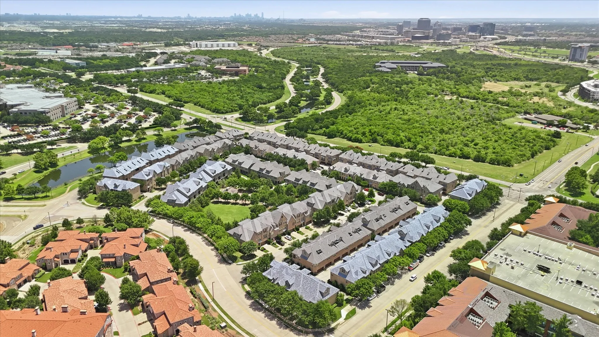Townhouse For Sale in Dallas County , 521 Reale Drive, Irving, Texas 75039, 3 Bedroom, 4 Bathroom, 2 Garage spaces, 2,610 Sqft, built in 2016, mls#21338550, Real Estate Agent in Irving, Homes For Sale in Dallas county, Homes For Sale in Irving, Realtor in Irving Texas, Real Estate Brokerage Independent Realty Texas, Luminita Cordes Realtor