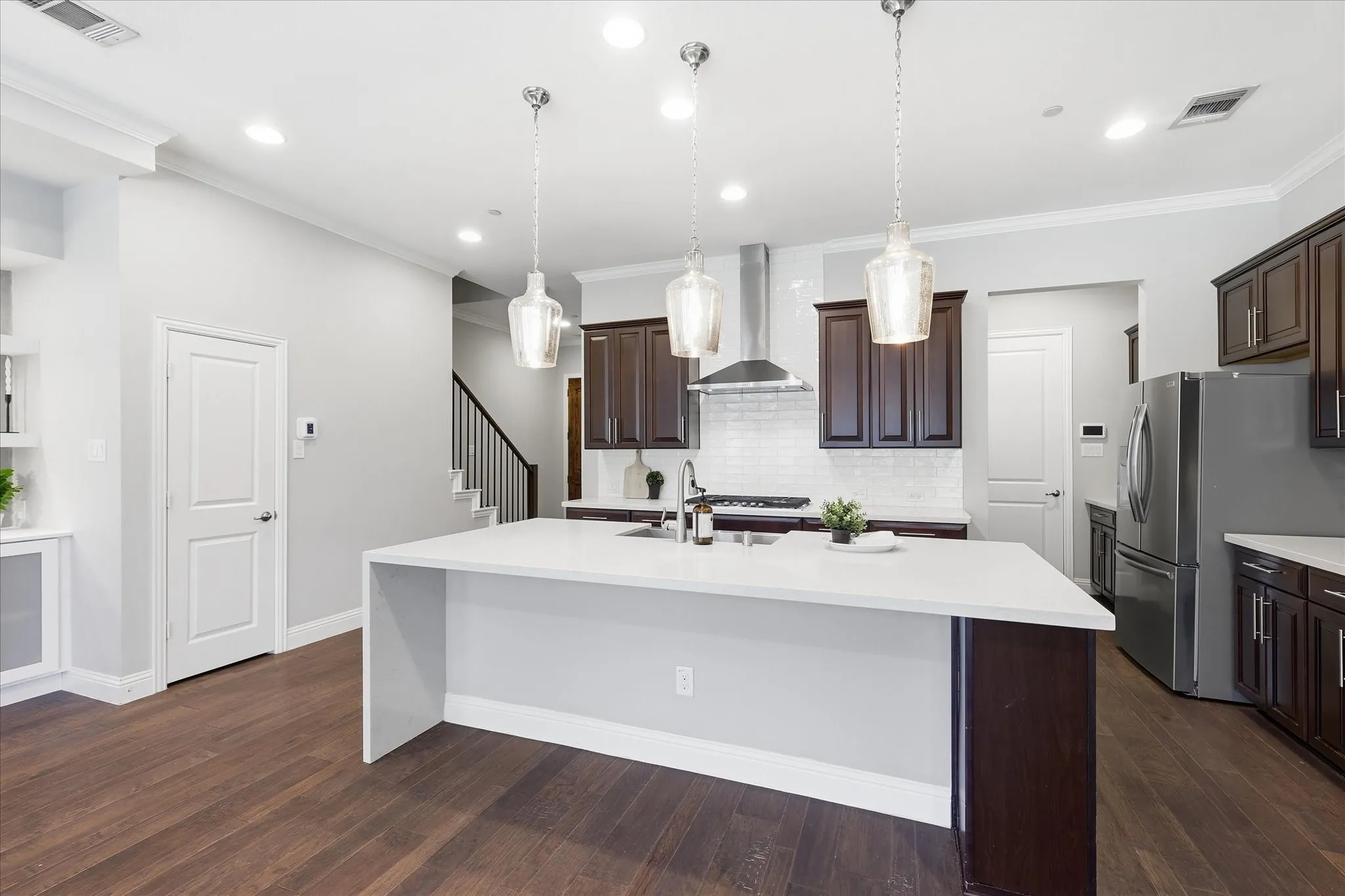 Townhouse For Sale in Dallas County , 521 Reale Drive, Irving, Texas 75039, 3 Bedroom, 4 Bathroom, 2 Garage spaces, 2,610 Sqft, built in 2016, mls#21338550, Real Estate Agent in Irving, Homes For Sale in Dallas county, Homes For Sale in Irving, Realtor in Irving Texas, Real Estate Brokerage Independent Realty Texas, Luminita Cordes Realtor