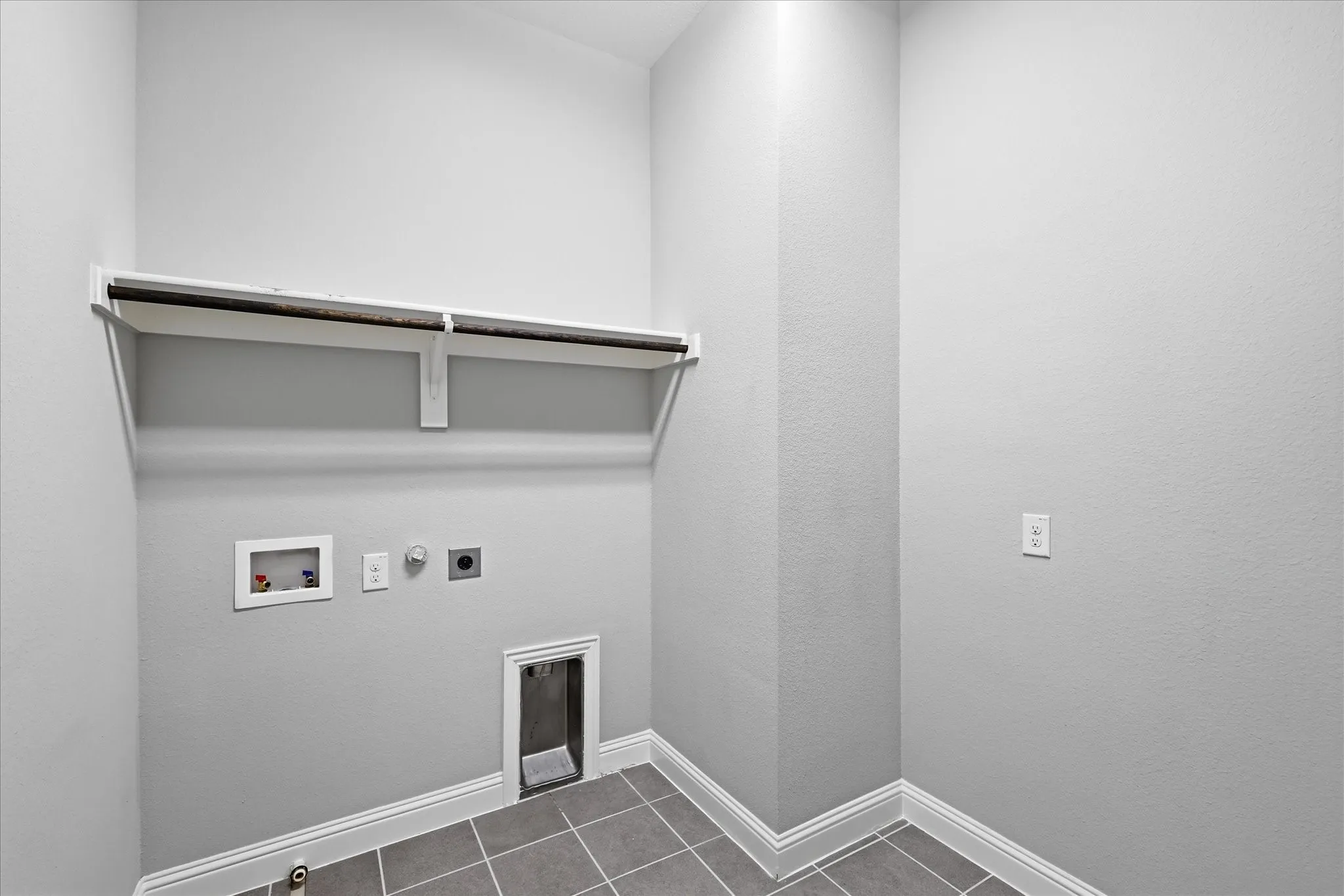 Townhouse For Sale in Dallas County , 521 Reale Drive, Irving, Texas 75039, 3 Bedroom, 4 Bathroom, 2 Garage spaces, 2,610 Sqft, built in 2016, mls#21338550, Real Estate Agent in Irving, Homes For Sale in Dallas county, Homes For Sale in Irving, Realtor in Irving Texas, Real Estate Brokerage Independent Realty Texas, Luminita Cordes Realtor