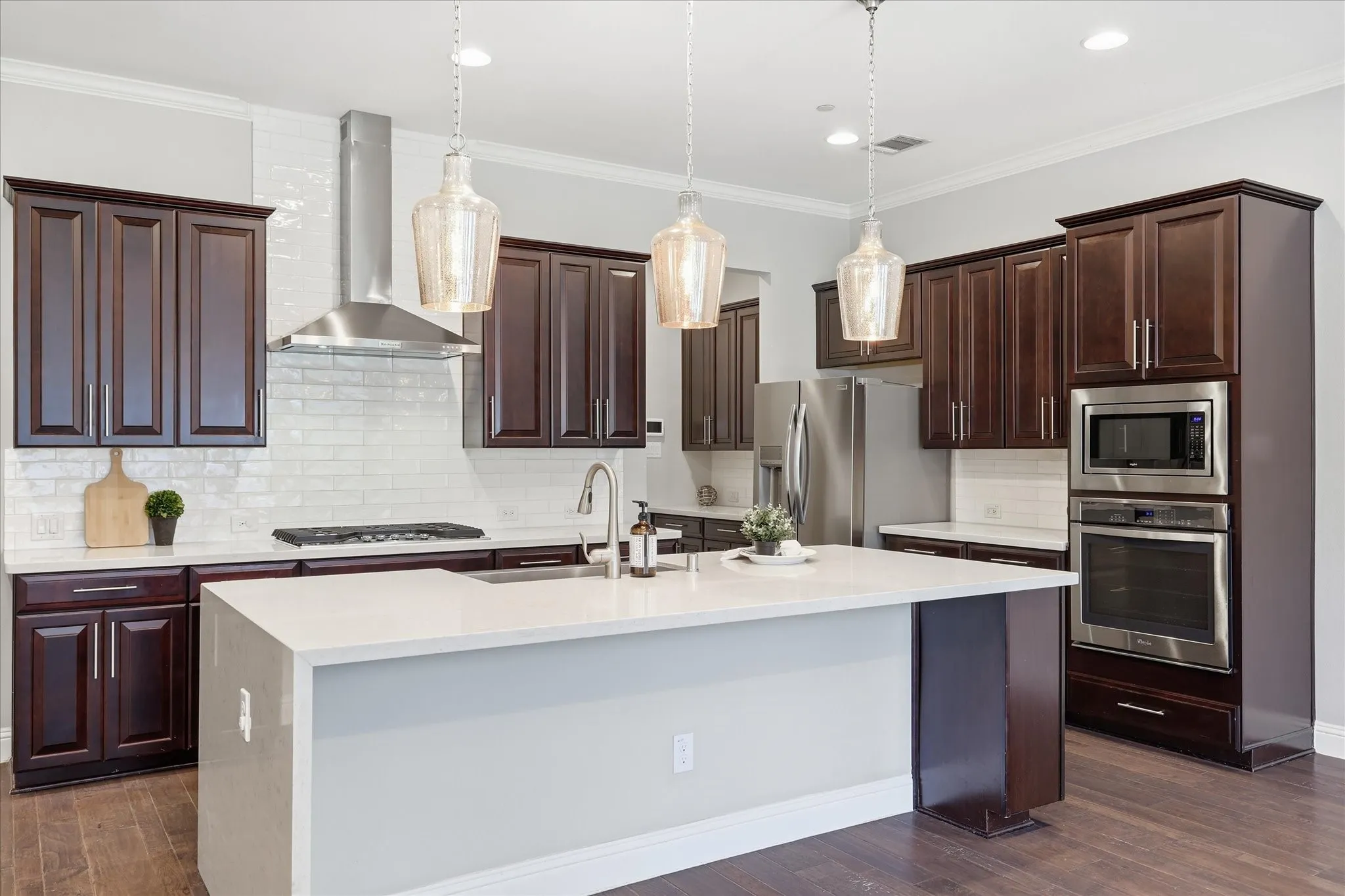 Townhouse For Sale in Dallas County , 521 Reale Drive, Irving, Texas 75039, 3 Bedroom, 4 Bathroom, 2 Garage spaces, 2,610 Sqft, built in 2016, mls#21338550, Real Estate Agent in Irving, Homes For Sale in Dallas county, Homes For Sale in Irving, Realtor in Irving Texas, Real Estate Brokerage Independent Realty Texas, Luminita Cordes Realtor