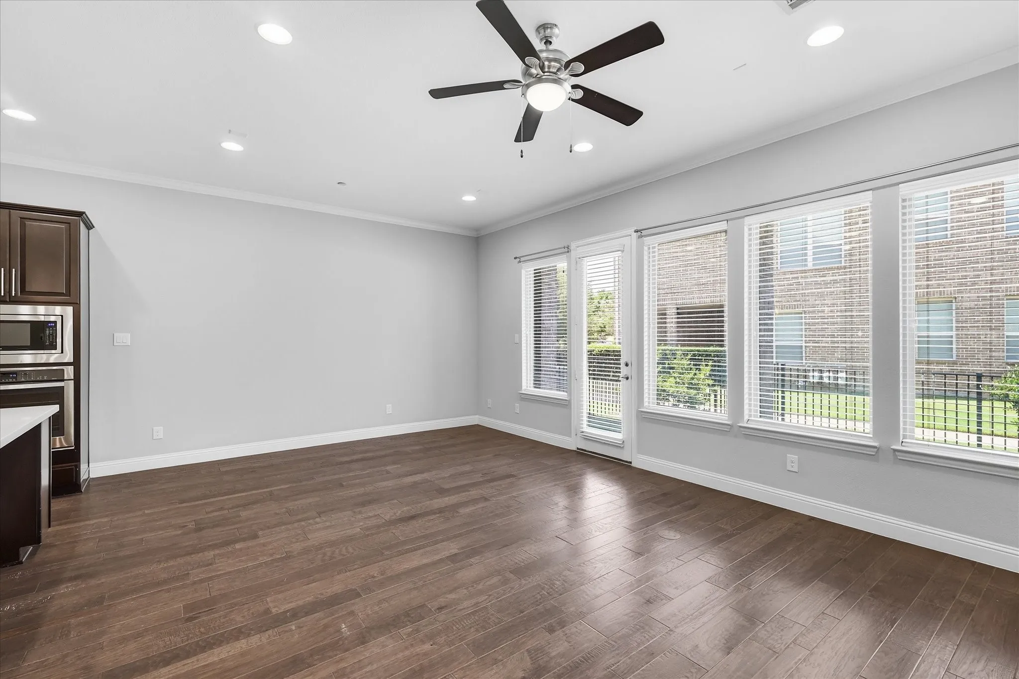 Townhouse For Sale in Dallas County , 521 Reale Drive, Irving, Texas 75039, 3 Bedroom, 4 Bathroom, 2 Garage spaces, 2,610 Sqft, built in 2016, mls#21338550, Real Estate Agent in Irving, Homes For Sale in Dallas county, Homes For Sale in Irving, Realtor in Irving Texas, Real Estate Brokerage Independent Realty Texas, Luminita Cordes Realtor