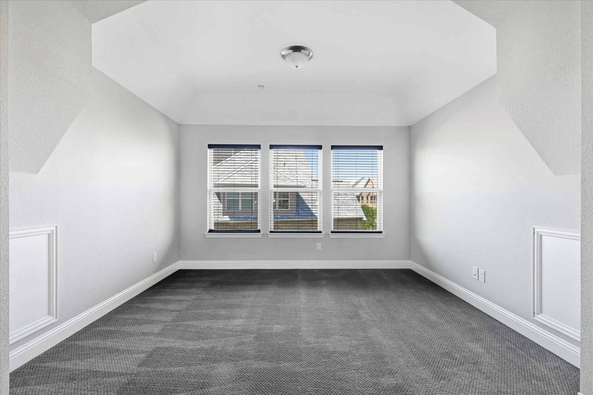 Townhouse For Sale in Dallas County , 521 Reale Drive, Irving, Texas 75039, 3 Bedroom, 4 Bathroom, 2 Garage spaces, 2,610 Sqft, built in 2016, mls#21338550, Real Estate Agent in Irving, Homes For Sale in Dallas county, Homes For Sale in Irving, Realtor in Irving Texas, Real Estate Brokerage Independent Realty Texas, Luminita Cordes Realtor
