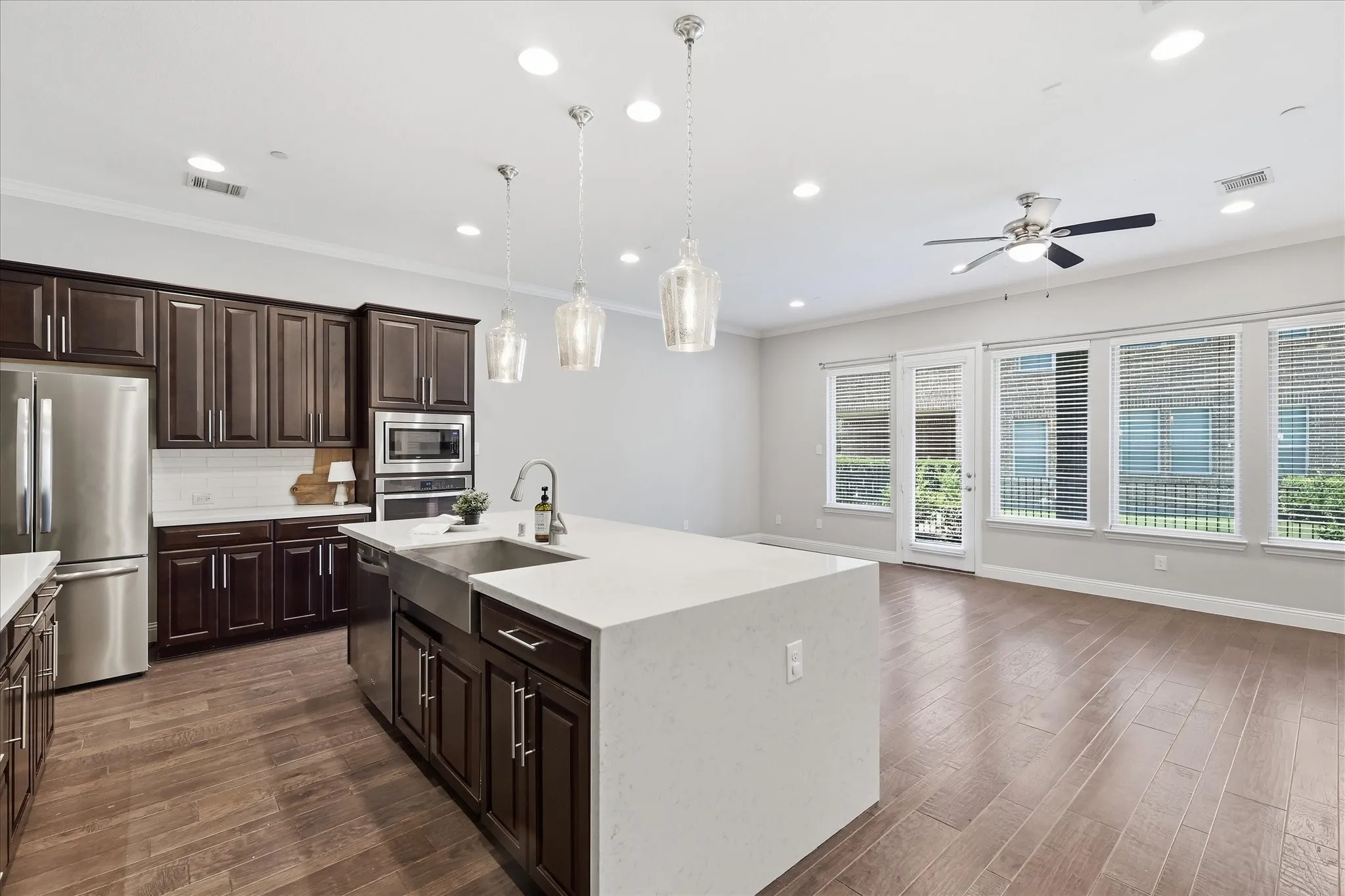 Townhouse For Sale in Dallas County , 521 Reale Drive, Irving, Texas 75039, 3 Bedroom, 4 Bathroom, 2 Garage spaces, 2,610 Sqft, built in 2016, mls#21338550, Real Estate Agent in Irving, Homes For Sale in Dallas county, Homes For Sale in Irving, Realtor in Irving Texas, Real Estate Brokerage Independent Realty Texas, Luminita Cordes Realtor