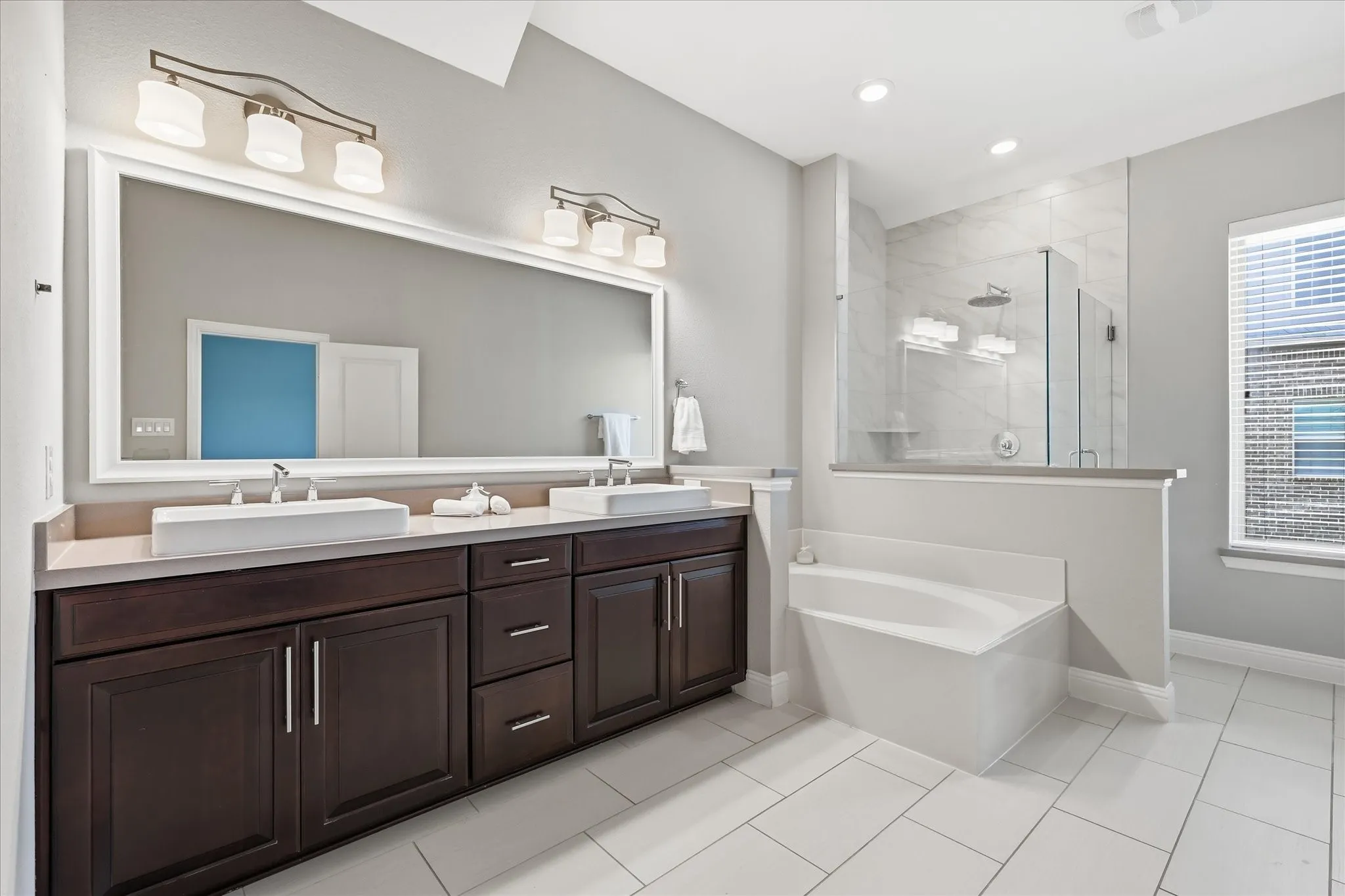 Townhouse For Sale in Dallas County , 521 Reale Drive, Irving, Texas 75039, 3 Bedroom, 4 Bathroom, 2 Garage spaces, 2,610 Sqft, built in 2016, mls#21338550, Real Estate Agent in Irving, Homes For Sale in Dallas county, Homes For Sale in Irving, Realtor in Irving Texas, Real Estate Brokerage Independent Realty Texas, Luminita Cordes Realtor