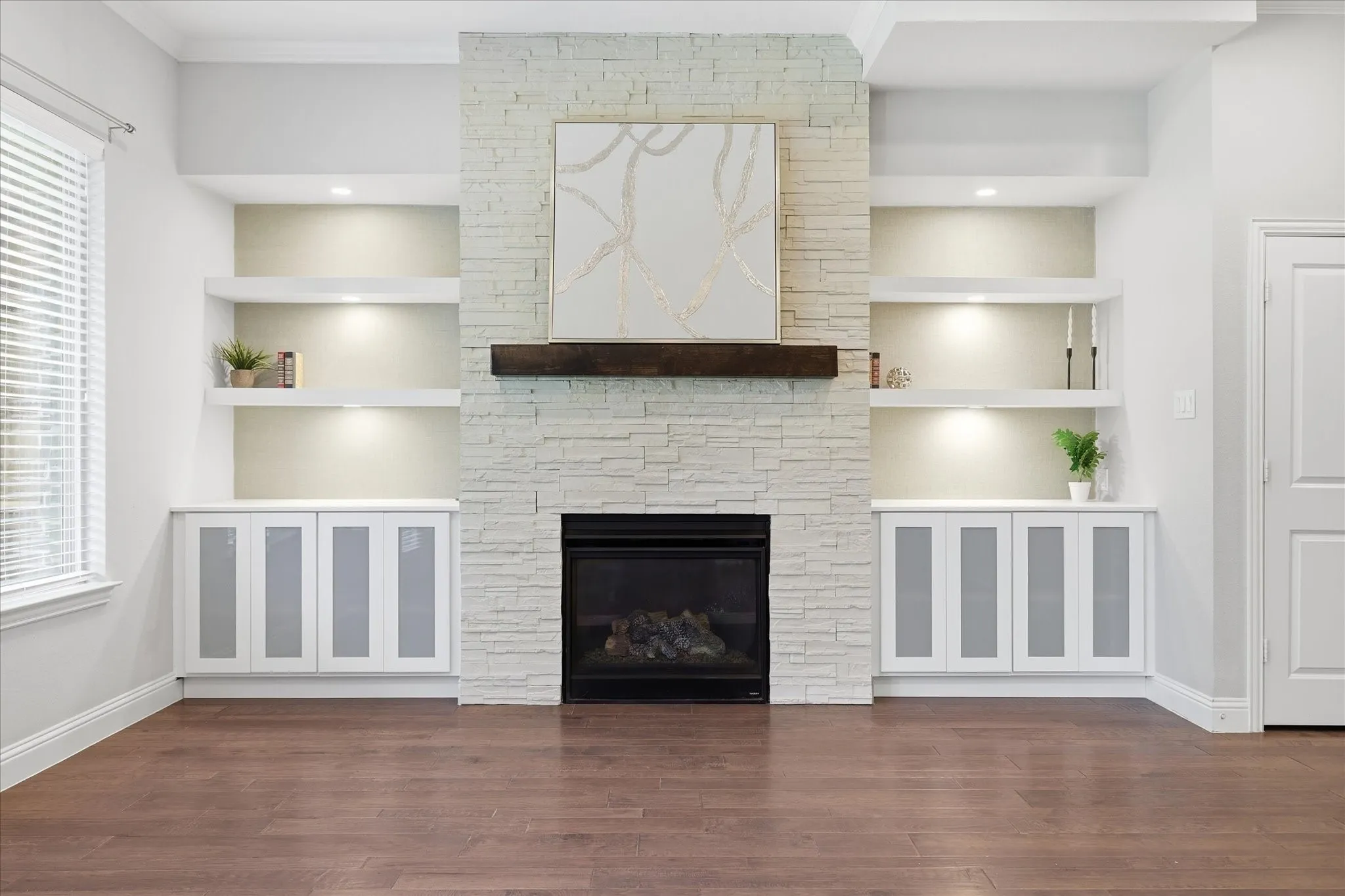 Townhouse For Sale in Dallas County , 521 Reale Drive, Irving, Texas 75039, 3 Bedroom, 4 Bathroom, 2 Garage spaces, 2,610 Sqft, built in 2016, mls#21338550, Real Estate Agent in Irving, Homes For Sale in Dallas county, Homes For Sale in Irving, Realtor in Irving Texas, Real Estate Brokerage Independent Realty Texas, Luminita Cordes Realtor