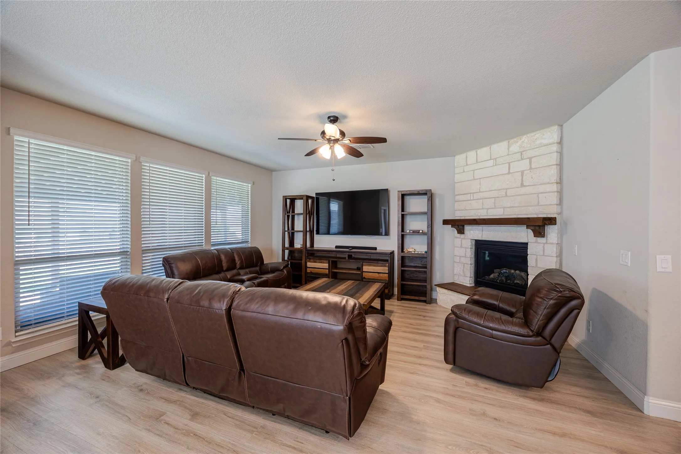 Single Family Residence For Sale in Rockwall County , 1519 Pisa Court, Mclendon Chisholm, Texas 75032, 5 Bedroom, 4 Bathroom, 3 Garage spaces, 3,261 Sqft, built in 2021, mls#21338681, Real Estate Agent in Mclendon Chisholm, Homes For Sale in Rockwall county, Homes For Sale in Mclendon Chisholm, Realtor in Mclendon Chisholm Texas, Real Estate Brokerage Independent Realty Texas, Luminita Cordes Realtor