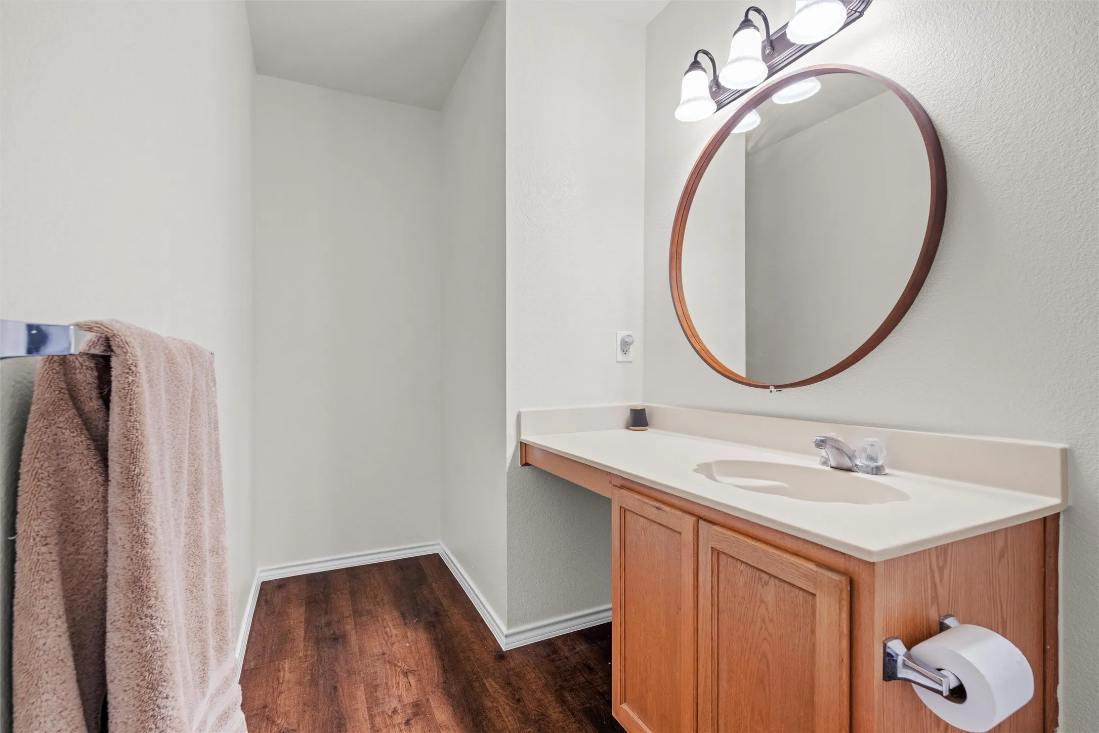 Single Family Residence For Sale in Tarrant County , 8421 River Bluffs Drive, Arlington, Texas 76002, 3 Bedroom, 2 Bathroom, 2 Garage spaces, 1,639 Sqft, built in 2006, mls#21321690, Real Estate Agent in Arlington, Homes For Sale in Tarrant county, Homes For Sale in Arlington, Realtor in Arlington Texas, Real Estate Brokerage Independent Realty Texas, Luminita Cordes Realtor