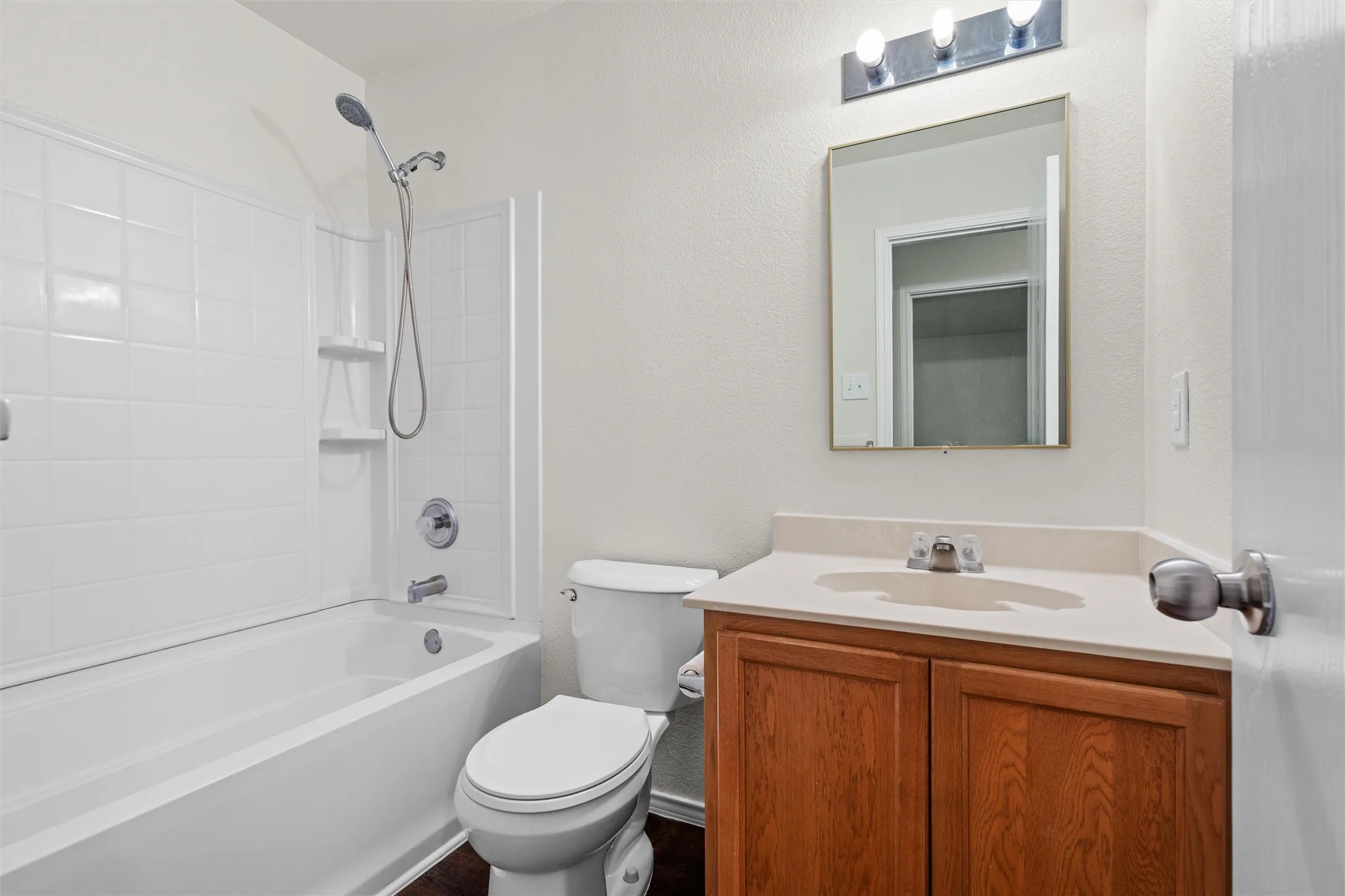 Single Family Residence For Sale in Tarrant County , 8421 River Bluffs Drive, Arlington, Texas 76002, 3 Bedroom, 2 Bathroom, 2 Garage spaces, 1,639 Sqft, built in 2006, mls#21321690, Real Estate Agent in Arlington, Homes For Sale in Tarrant county, Homes For Sale in Arlington, Realtor in Arlington Texas, Real Estate Brokerage Independent Realty Texas, Luminita Cordes Realtor