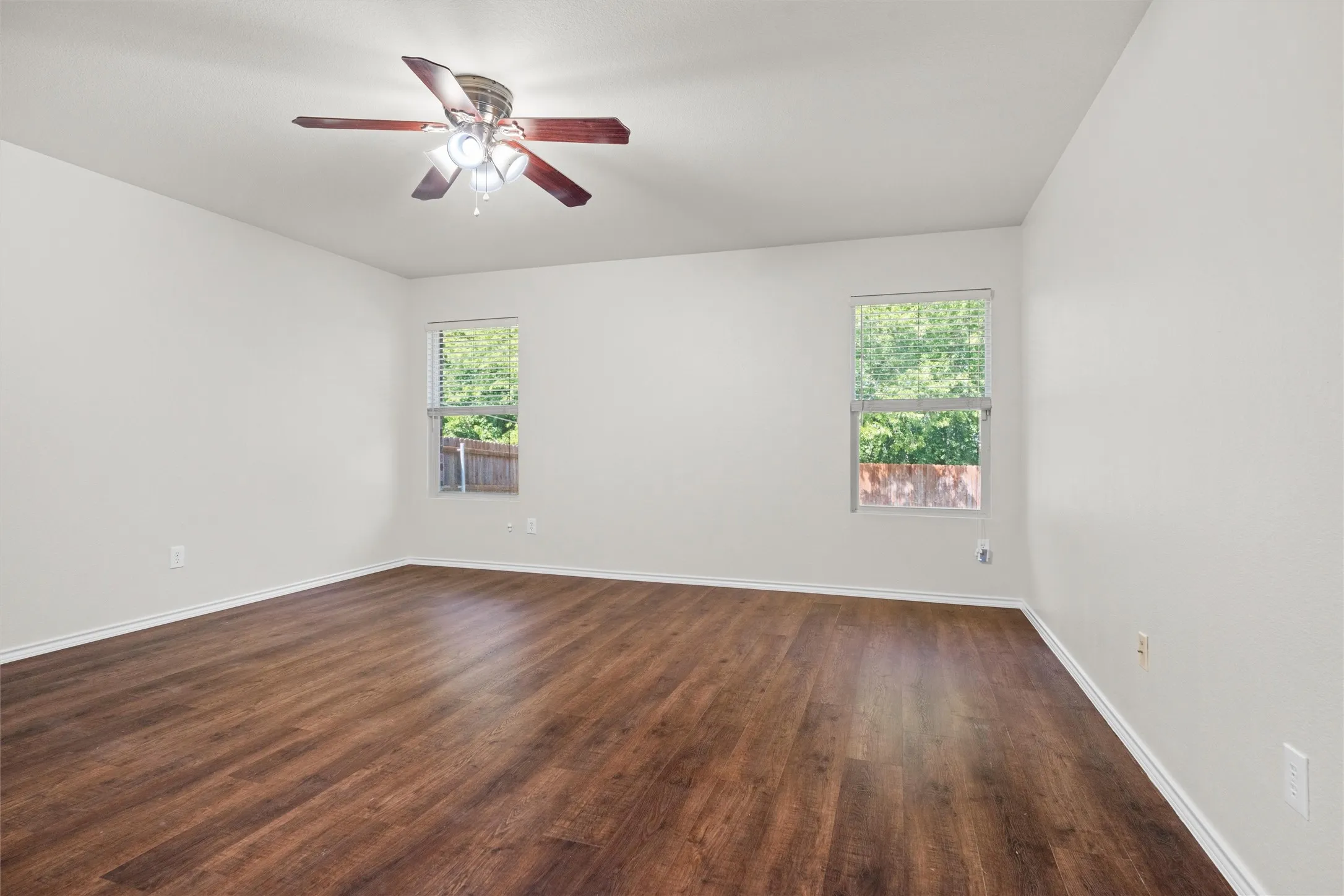 Single Family Residence For Sale in Tarrant County , 8421 River Bluffs Drive, Arlington, Texas 76002, 3 Bedroom, 2 Bathroom, 2 Garage spaces, 1,639 Sqft, built in 2006, mls#21321690, Real Estate Agent in Arlington, Homes For Sale in Tarrant county, Homes For Sale in Arlington, Realtor in Arlington Texas, Real Estate Brokerage Independent Realty Texas, Luminita Cordes Realtor