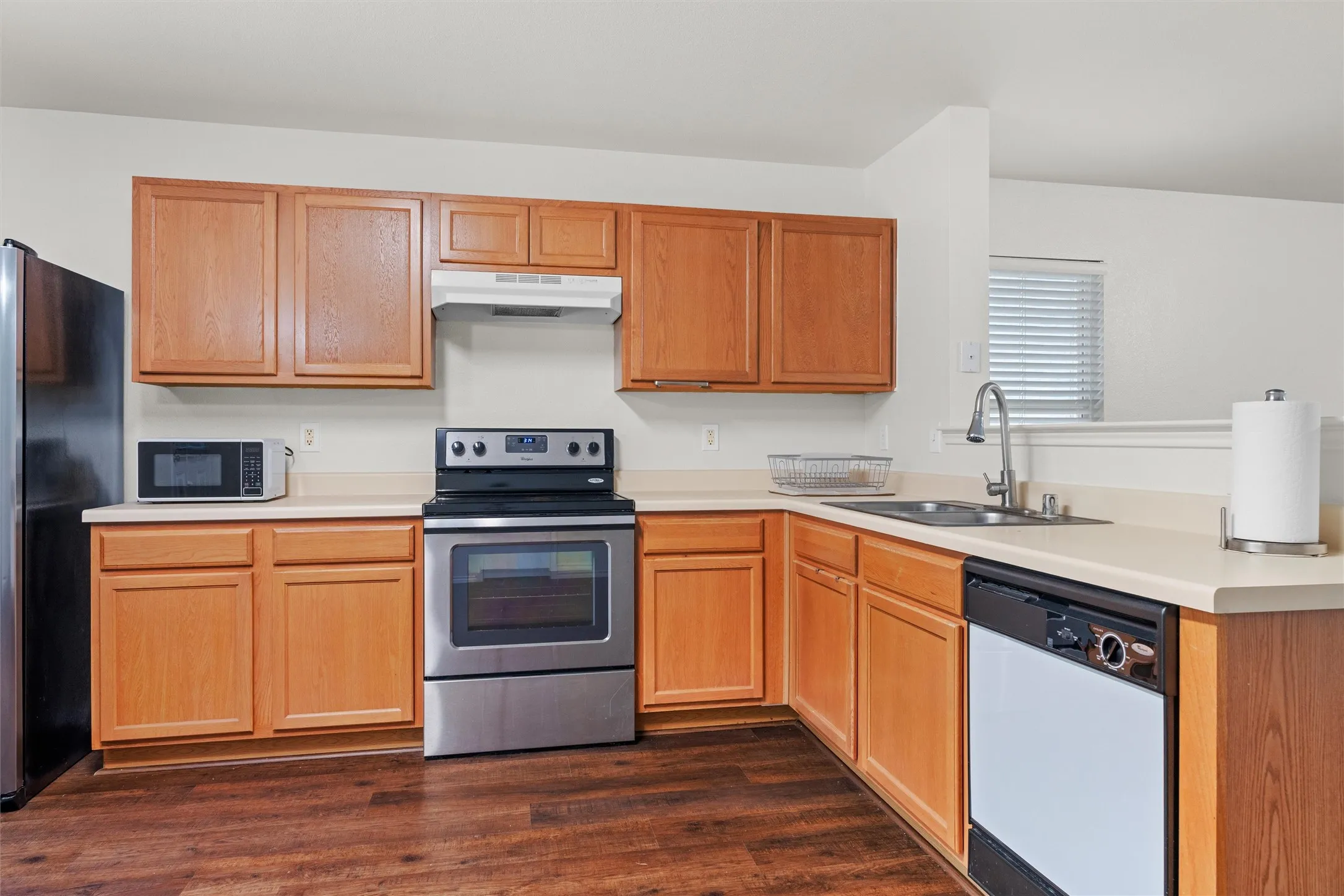 Single Family Residence For Sale in Tarrant County , 8421 River Bluffs Drive, Arlington, Texas 76002, 3 Bedroom, 2 Bathroom, 2 Garage spaces, 1,639 Sqft, built in 2006, mls#21321690, Real Estate Agent in Arlington, Homes For Sale in Tarrant county, Homes For Sale in Arlington, Realtor in Arlington Texas, Real Estate Brokerage Independent Realty Texas, Luminita Cordes Realtor