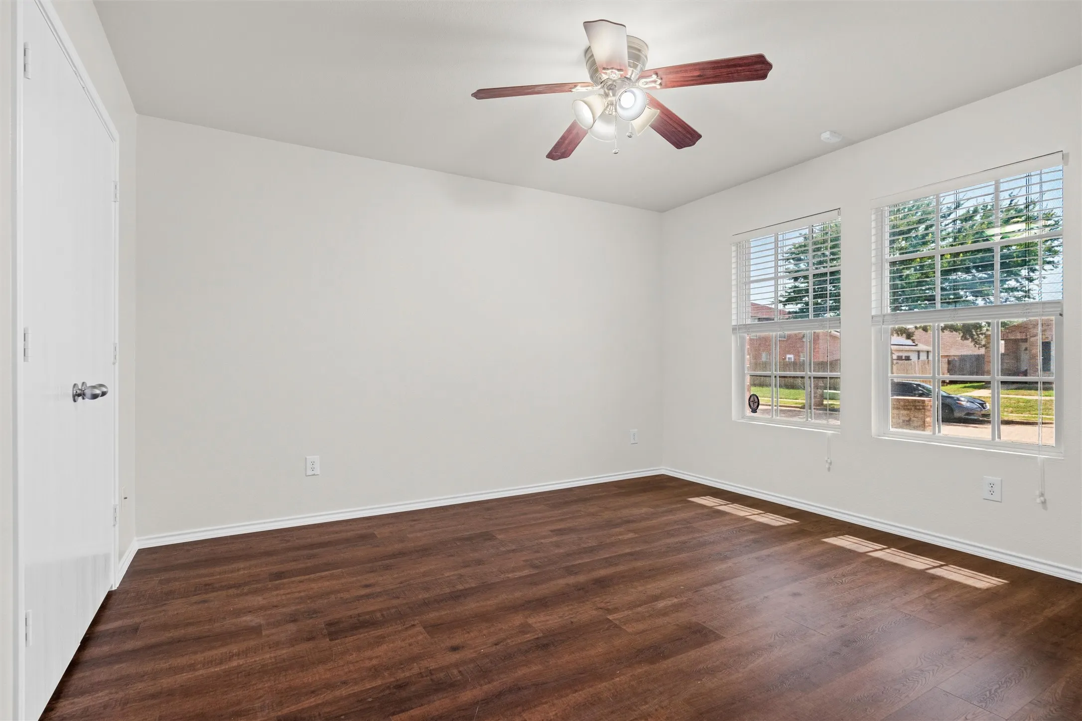 Single Family Residence For Sale in Tarrant County , 8421 River Bluffs Drive, Arlington, Texas 76002, 3 Bedroom, 2 Bathroom, 2 Garage spaces, 1,639 Sqft, built in 2006, mls#21321690, Real Estate Agent in Arlington, Homes For Sale in Tarrant county, Homes For Sale in Arlington, Realtor in Arlington Texas, Real Estate Brokerage Independent Realty Texas, Luminita Cordes Realtor