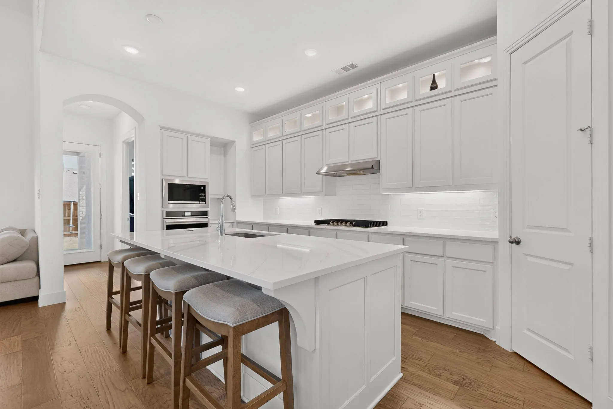 ISLAND KITCHEN