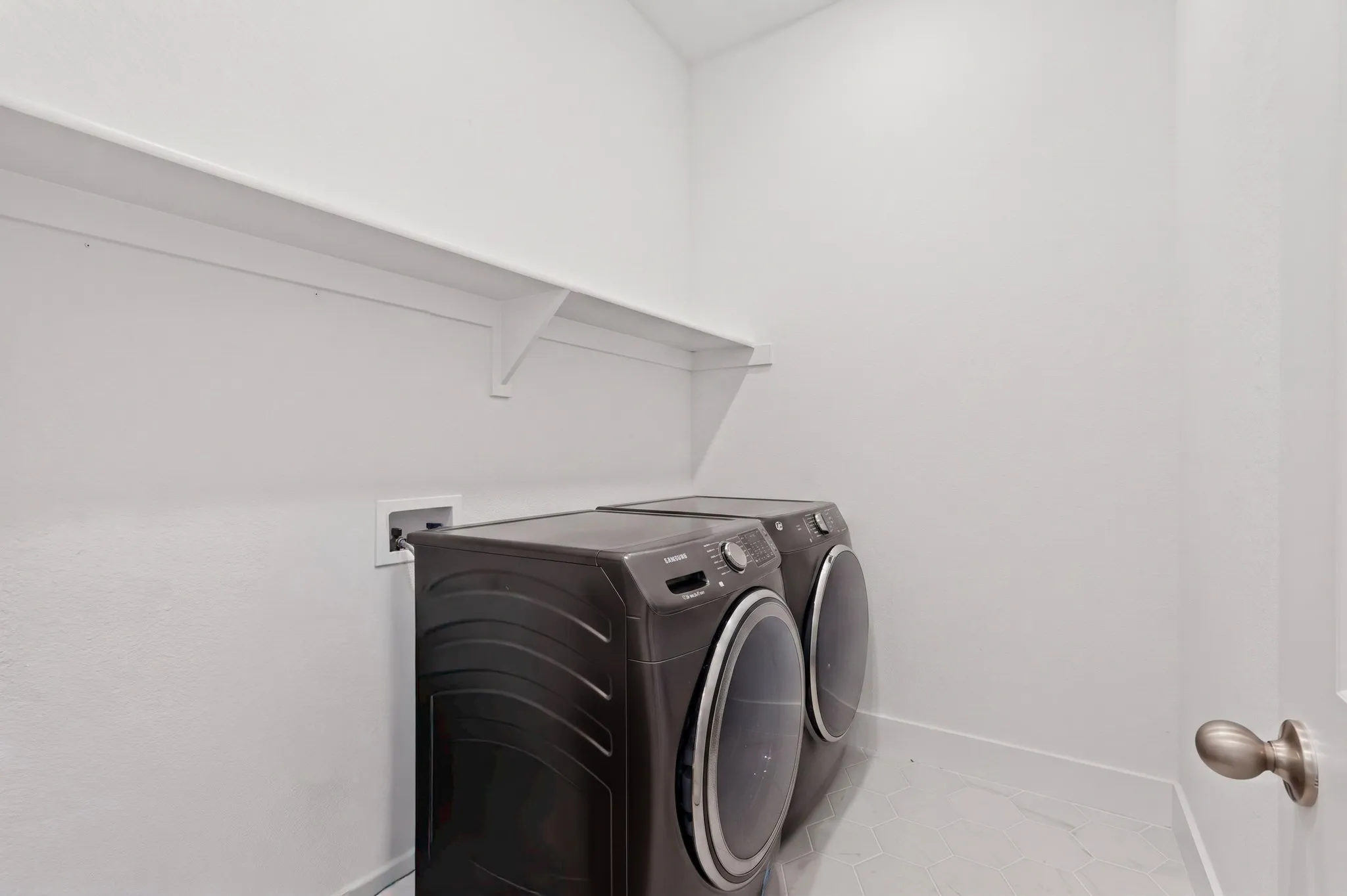 CLOSED DOOR LAUNDRY