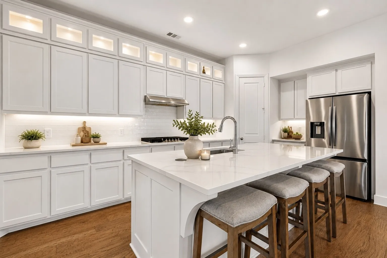 EXTRA CABINETS! - Virtually enhanced