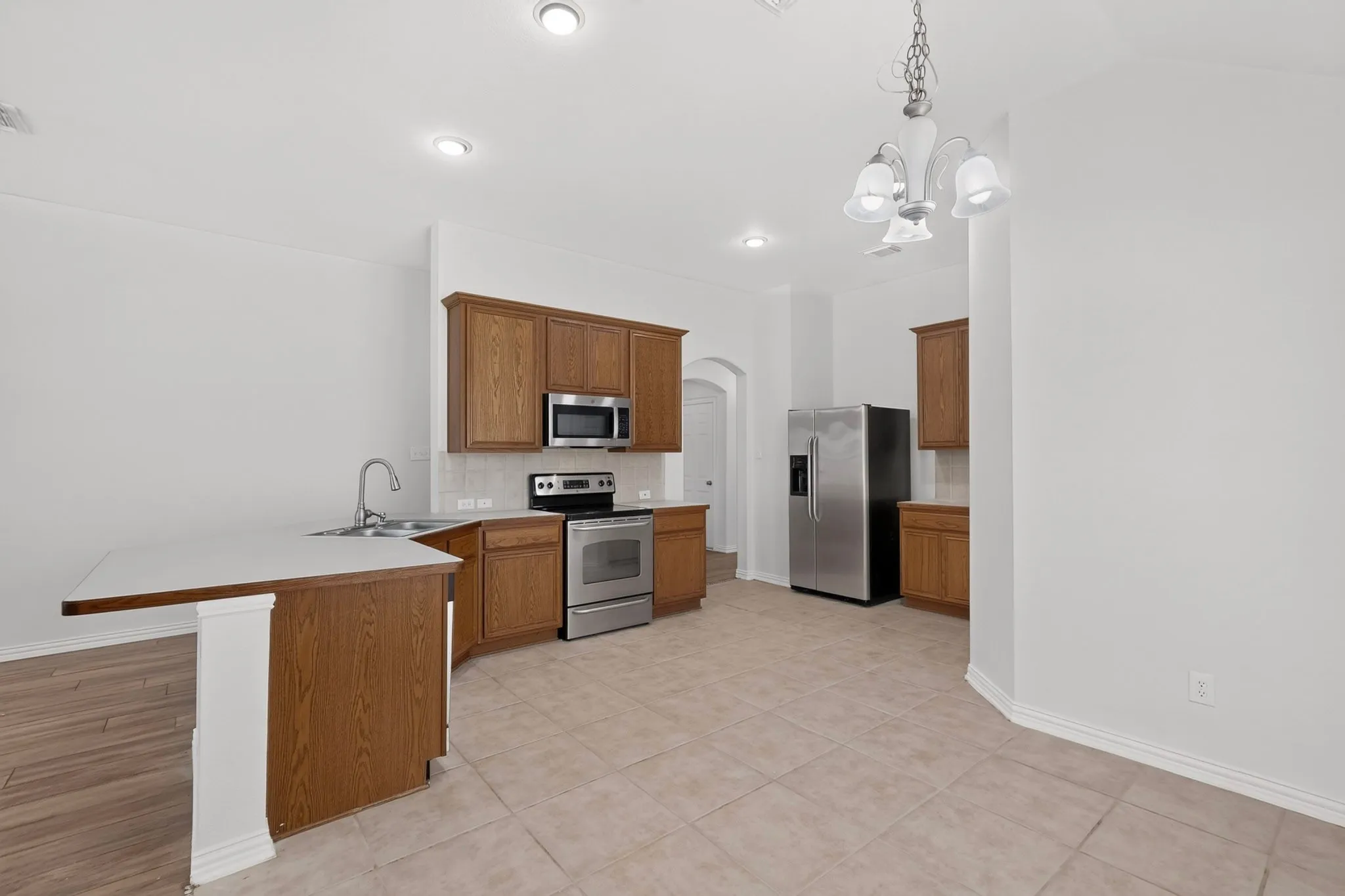 Single Family Residence For Sale in Dallas County , 1320 Clearwater Drive, Grand Prairie, Texas 75052, 3 Bedroom, 2 Bathroom, 2 Garage spaces, 1,844 Sqft, built in 2006, mls#21338240, Real Estate Agent in Grand Prairie, Homes For Sale in Dallas county, Homes For Sale in Grand Prairie, Realtor in Grand Prairie Texas, Real Estate Brokerage Independent Realty Texas, Luminita Cordes Realtor