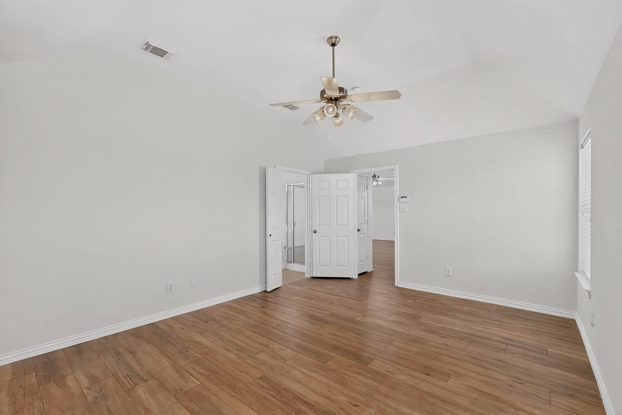Single Family Residence For Sale in Dallas County , 1320 Clearwater Drive, Grand Prairie, Texas 75052, 3 Bedroom, 2 Bathroom, 2 Garage spaces, 1,844 Sqft, built in 2006, mls#21338240, Real Estate Agent in Grand Prairie, Homes For Sale in Dallas county, Homes For Sale in Grand Prairie, Realtor in Grand Prairie Texas, Real Estate Brokerage Independent Realty Texas, Luminita Cordes Realtor