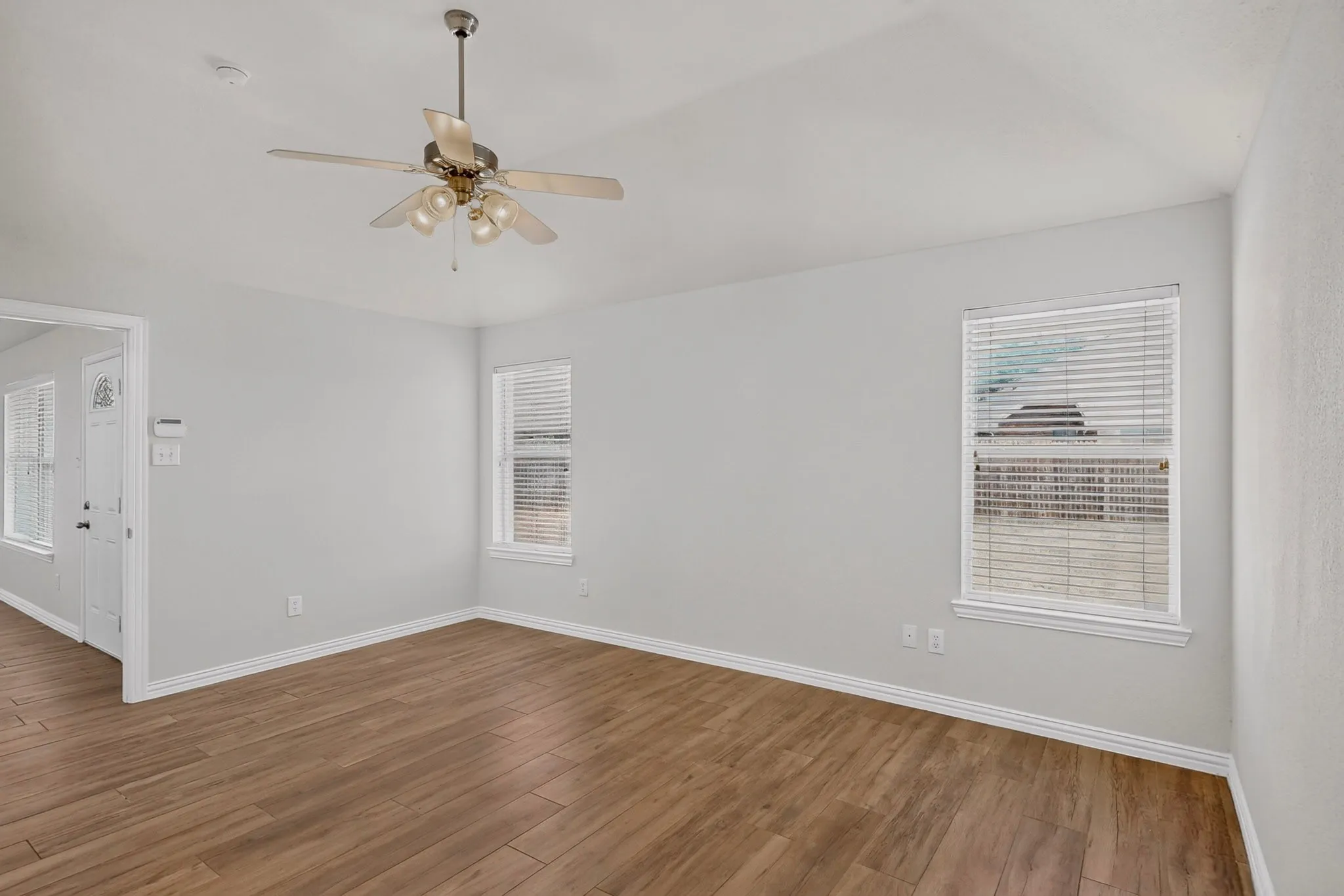 Single Family Residence For Sale in Dallas County , 1320 Clearwater Drive, Grand Prairie, Texas 75052, 3 Bedroom, 2 Bathroom, 2 Garage spaces, 1,844 Sqft, built in 2006, mls#21338240, Real Estate Agent in Grand Prairie, Homes For Sale in Dallas county, Homes For Sale in Grand Prairie, Realtor in Grand Prairie Texas, Real Estate Brokerage Independent Realty Texas, Luminita Cordes Realtor