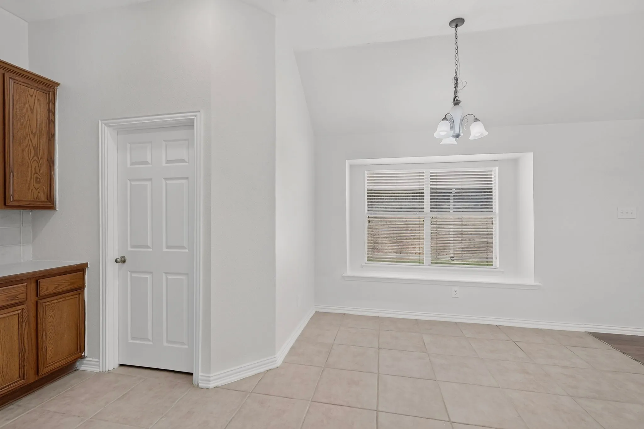 Single Family Residence For Sale in Dallas County , 1320 Clearwater Drive, Grand Prairie, Texas 75052, 3 Bedroom, 2 Bathroom, 2 Garage spaces, 1,844 Sqft, built in 2006, mls#21338240, Real Estate Agent in Grand Prairie, Homes For Sale in Dallas county, Homes For Sale in Grand Prairie, Realtor in Grand Prairie Texas, Real Estate Brokerage Independent Realty Texas, Luminita Cordes Realtor