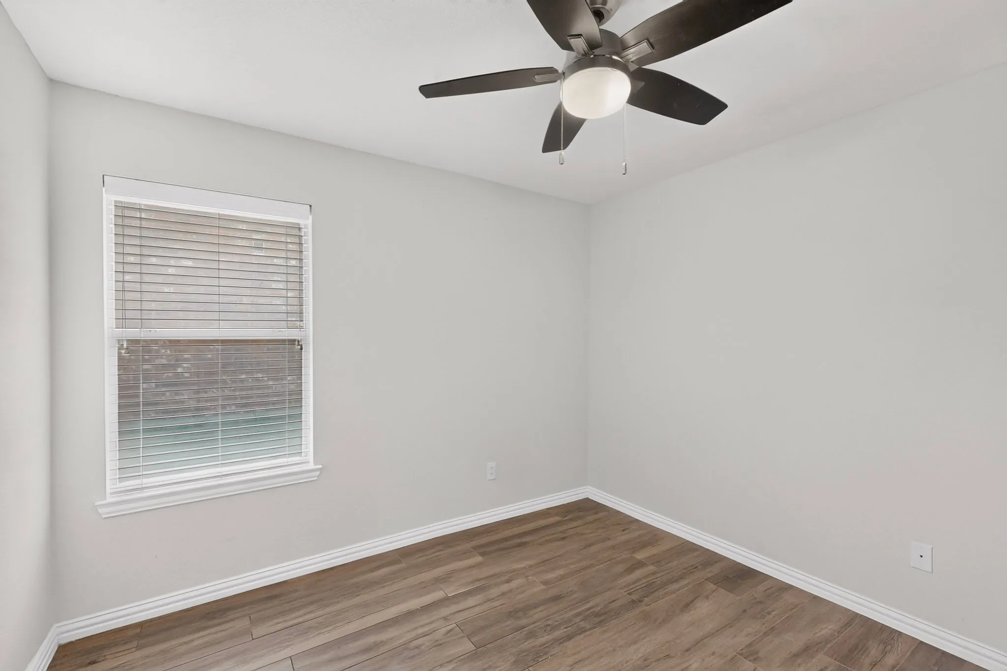 Single Family Residence For Sale in Dallas County , 1320 Clearwater Drive, Grand Prairie, Texas 75052, 3 Bedroom, 2 Bathroom, 2 Garage spaces, 1,844 Sqft, built in 2006, mls#21338240, Real Estate Agent in Grand Prairie, Homes For Sale in Dallas county, Homes For Sale in Grand Prairie, Realtor in Grand Prairie Texas, Real Estate Brokerage Independent Realty Texas, Luminita Cordes Realtor
